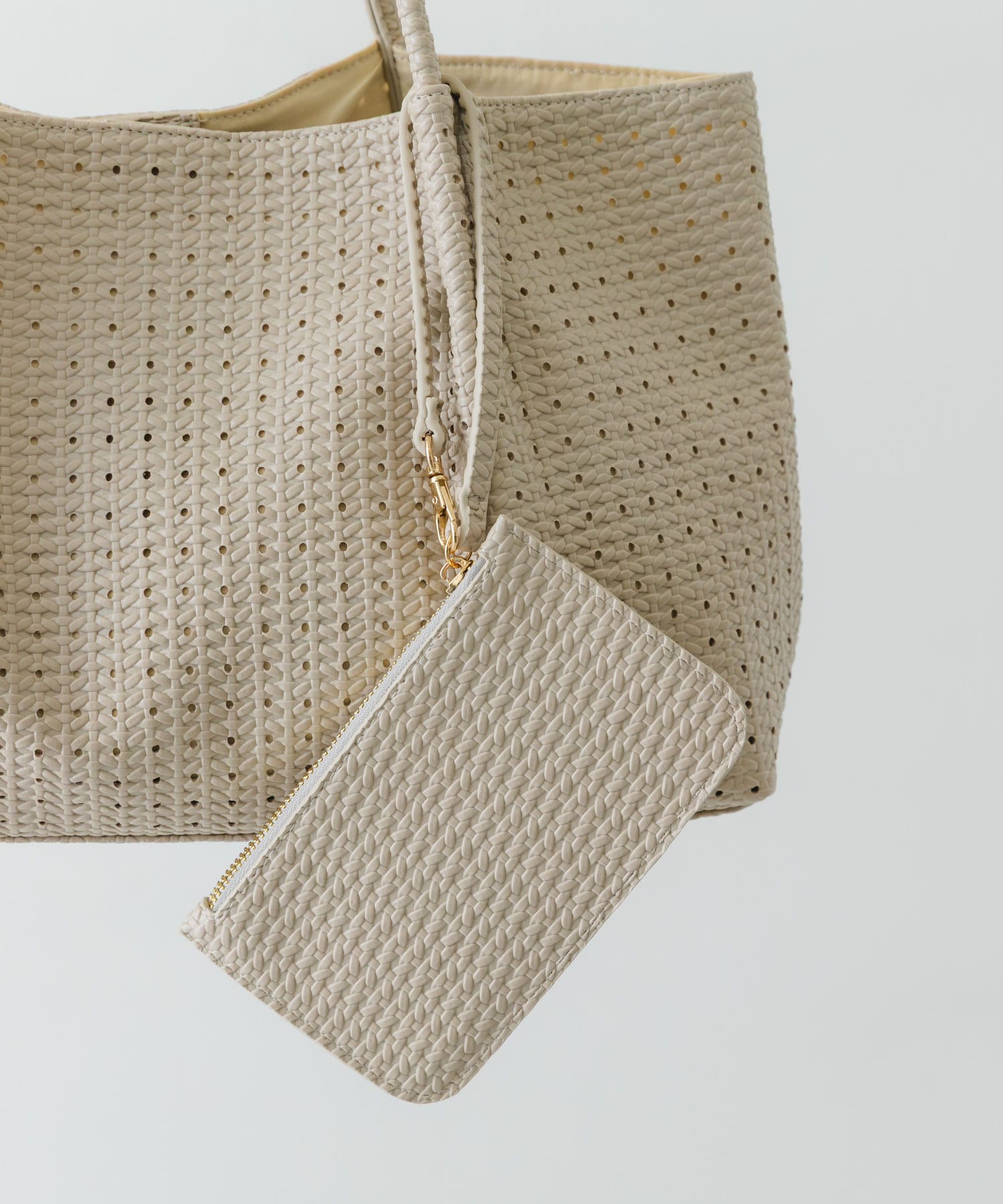 ポーチ付パンチングラージトートバッグ IVORY One