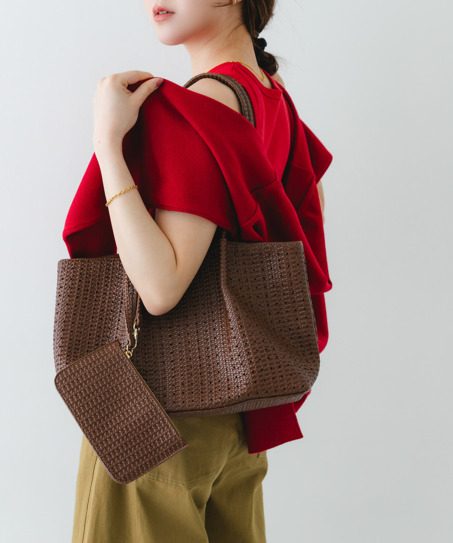 ポーチ付パンチングミドルトートバッグ BROWN One