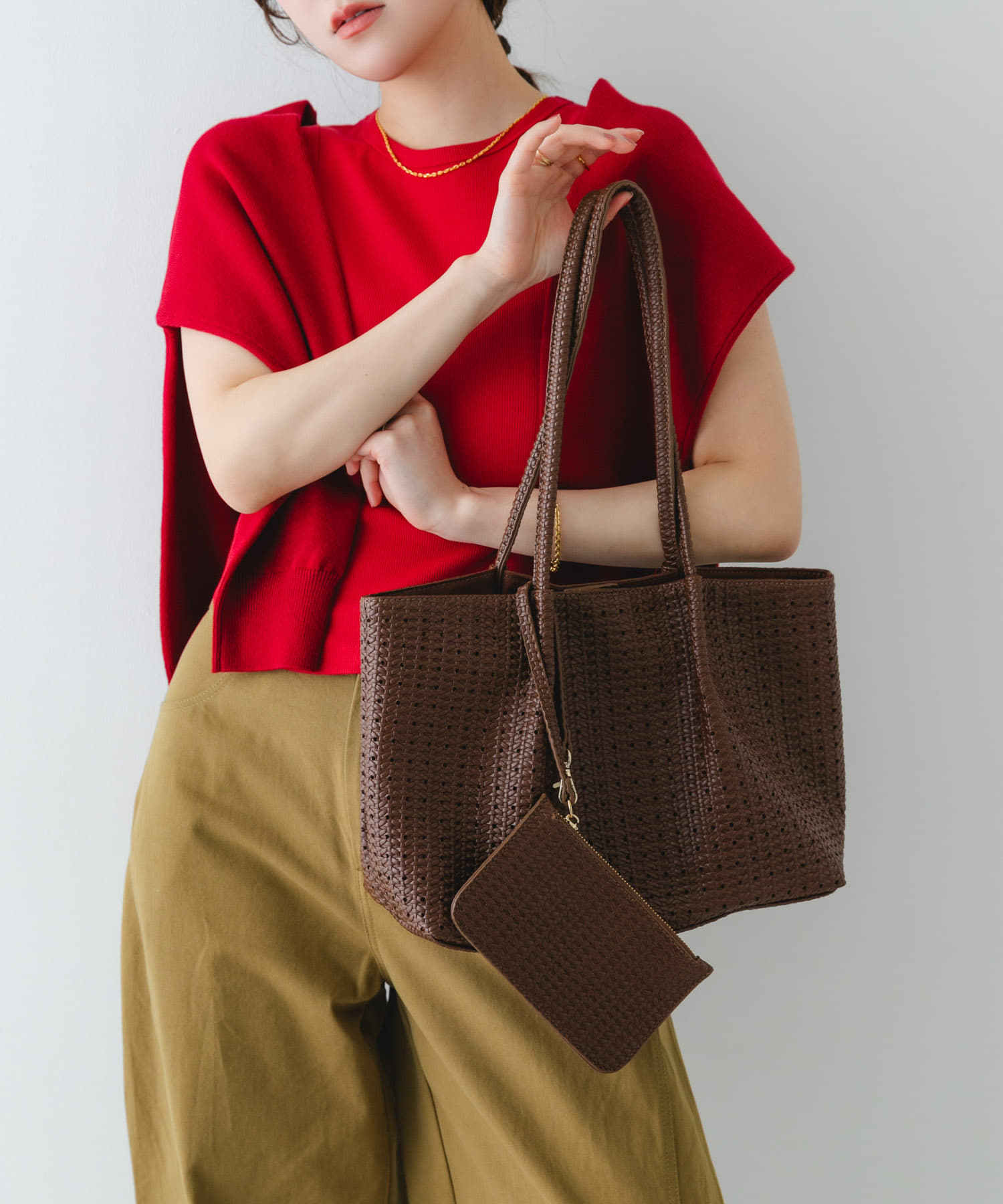 ポーチ付パンチングミドルトートバッグ BROWN One