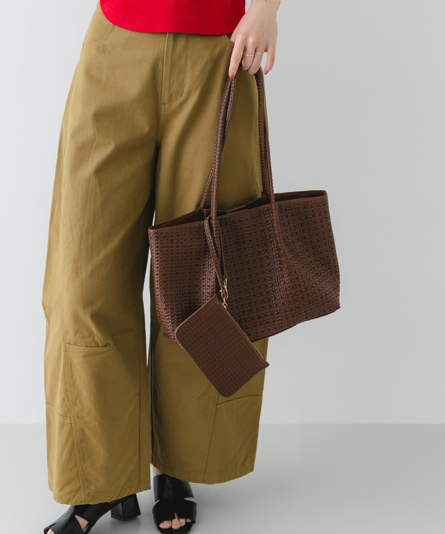 ポーチ付パンチングミドルトートバッグ BROWN One