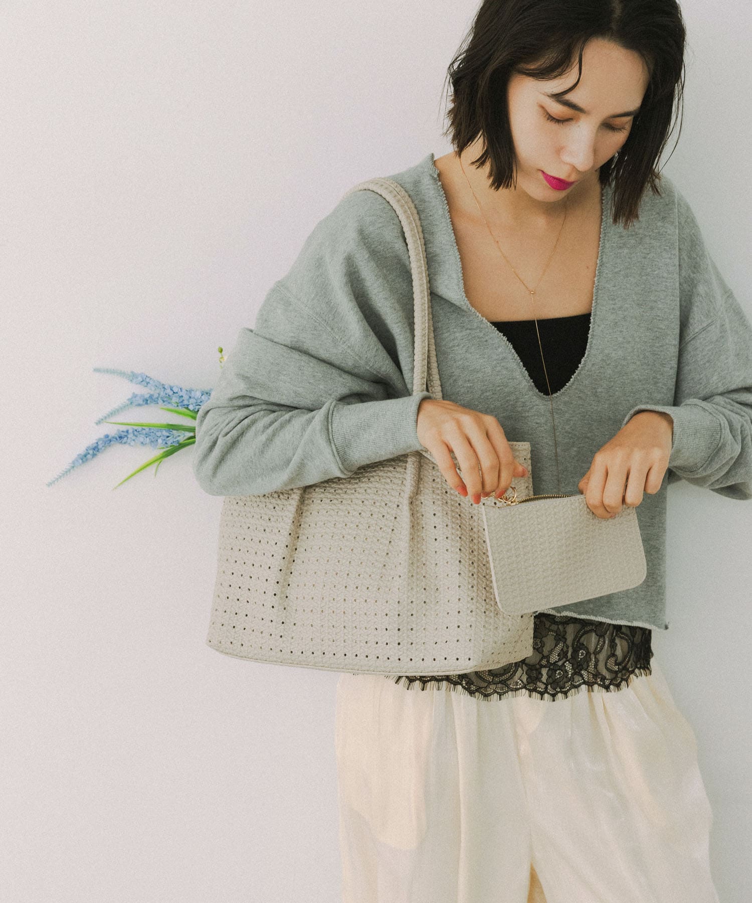 ポーチ付パンチングミドルトートバッグ(One IVORY): バッグ｜URBAN