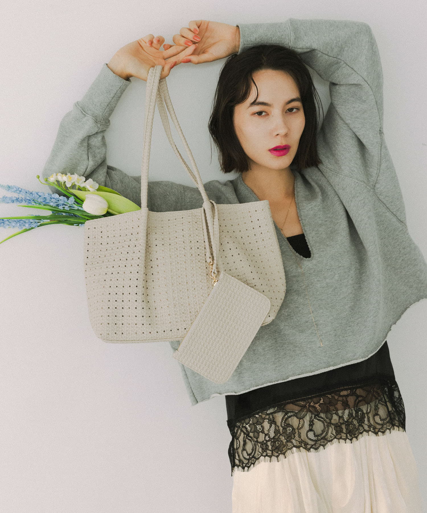 ポーチ付パンチングミドルトートバッグ IVORY One