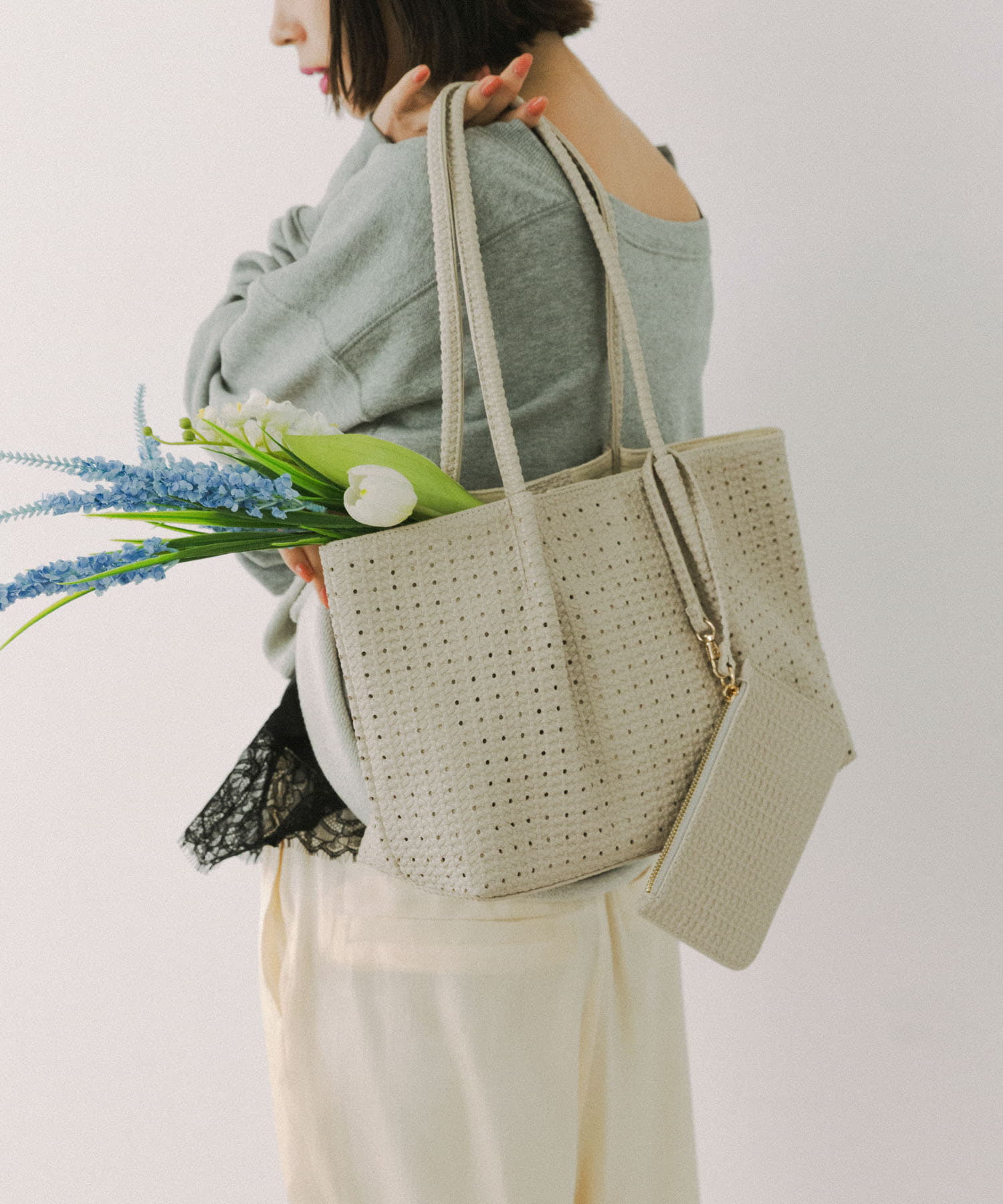 ポーチ付パンチングミドルトートバッグ IVORY One