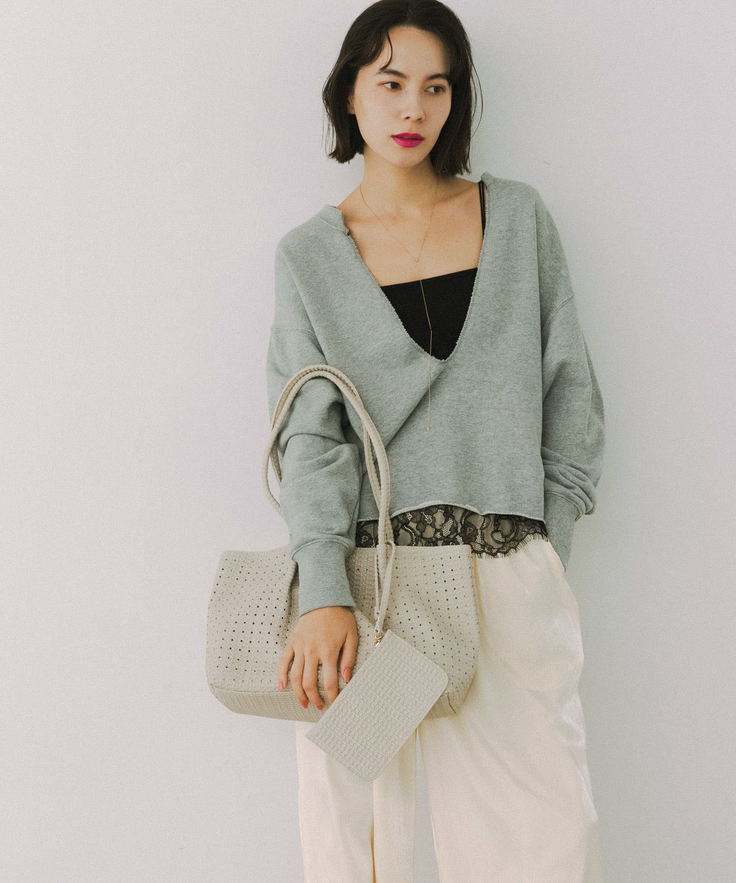 ポーチ付パンチングミドルトートバッグ IVORY One