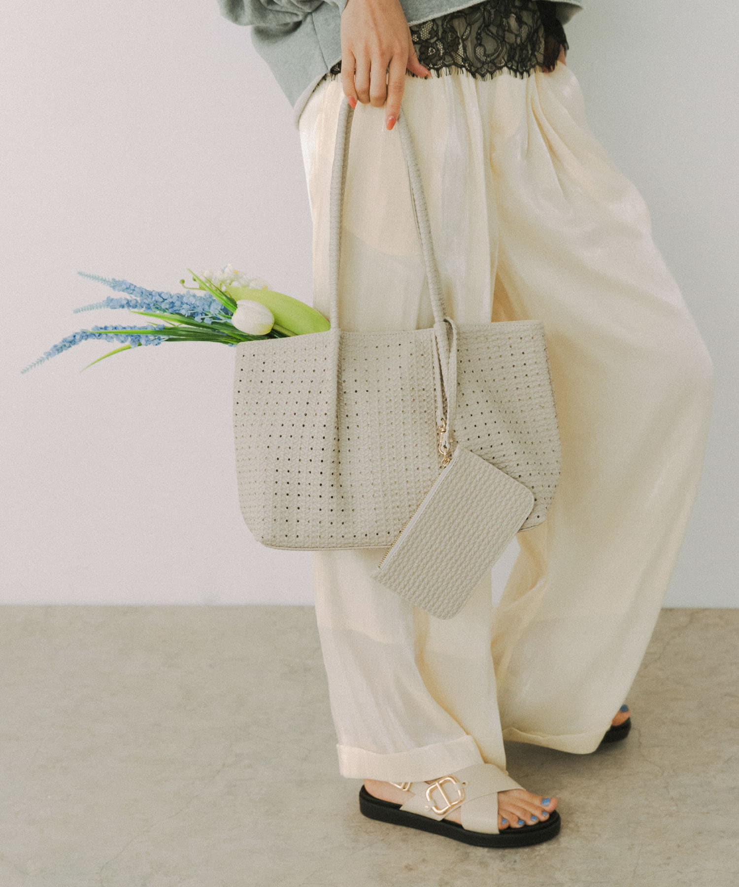 ポーチ付パンチングミドルトートバッグ IVORY One