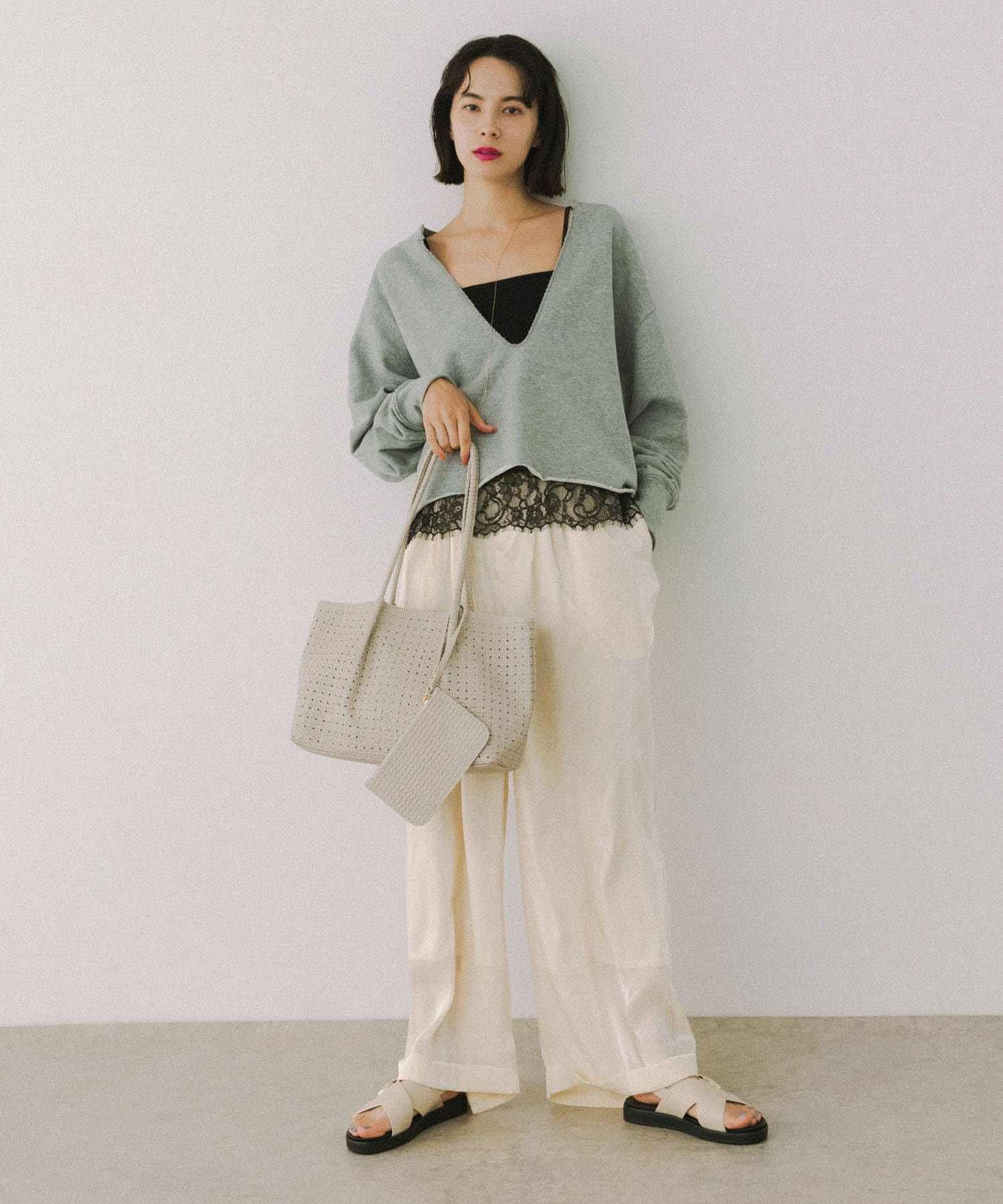 ポーチ付パンチングミドルトートバッグ IVORY One