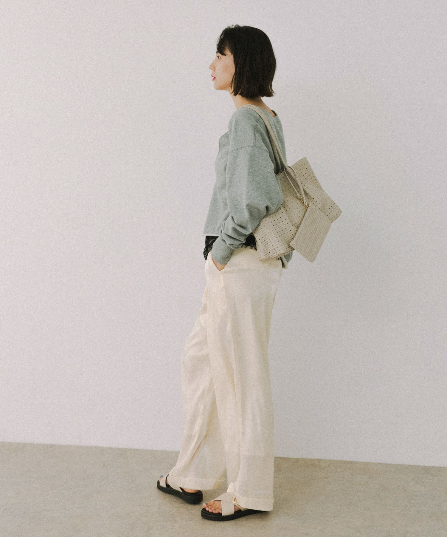 ポーチ付パンチングミドルトートバッグ IVORY One