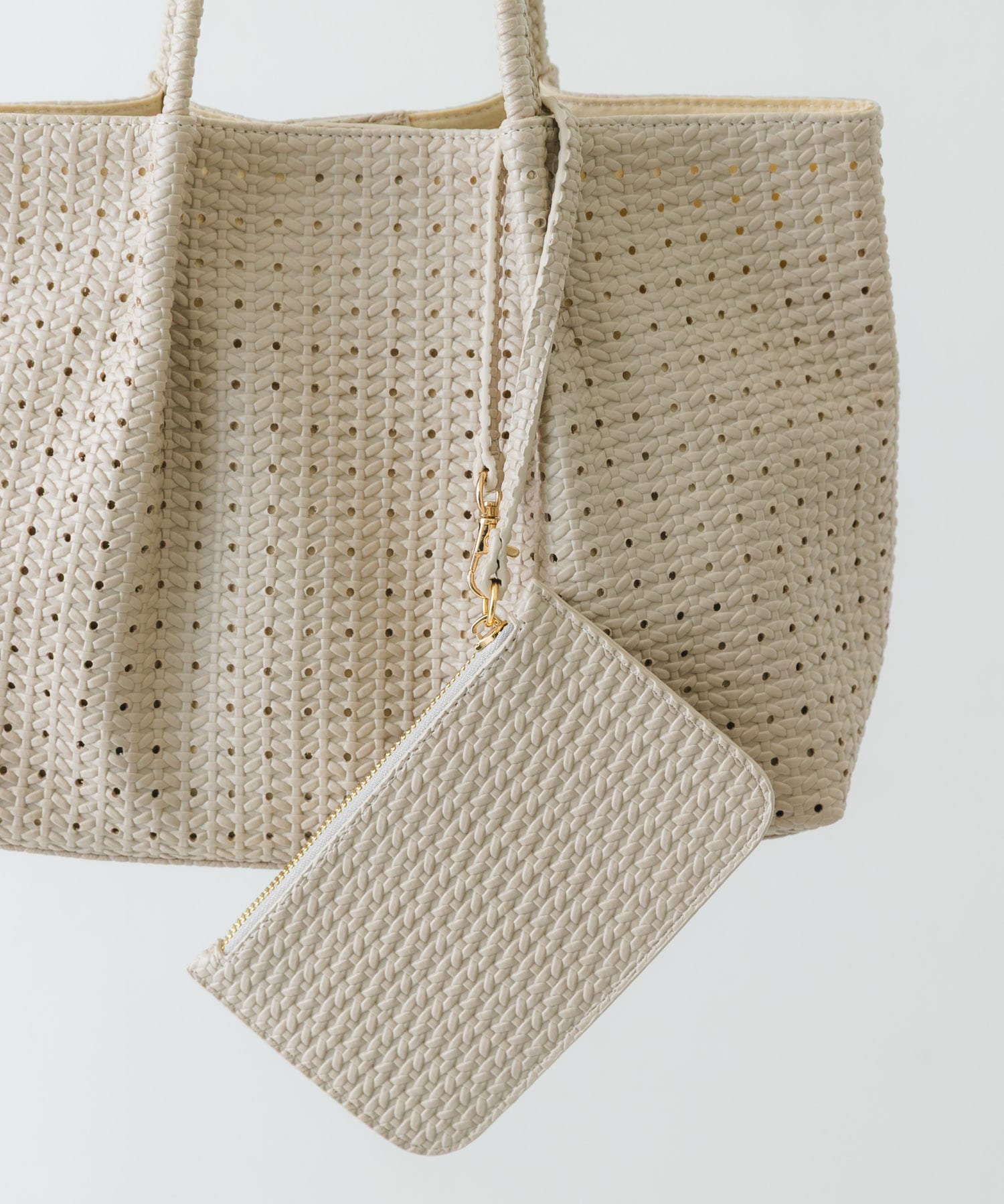 ポーチ付パンチングミドルトートバッグ IVORY One