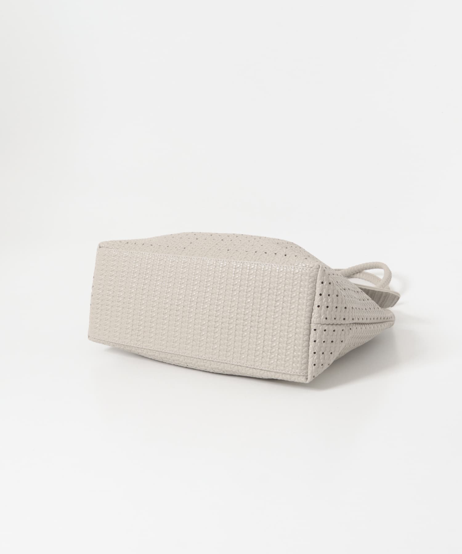 ポーチ付パンチングミドルトートバッグ IVORY One