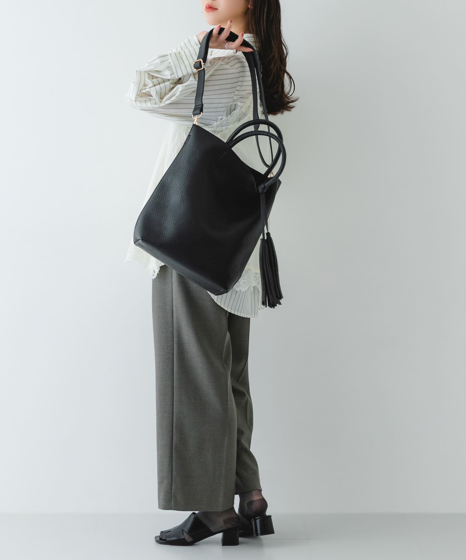 『縦型』タッセル軽量2WAYタテナガトートバッグ BLACK One