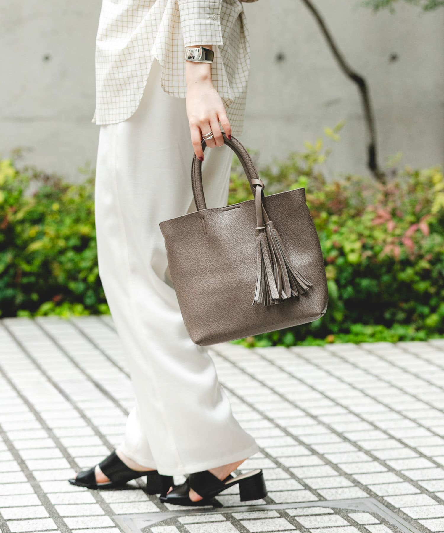 『Sサイズ』タッセル軽量2WAYプチトートバッグ GRAYSH One