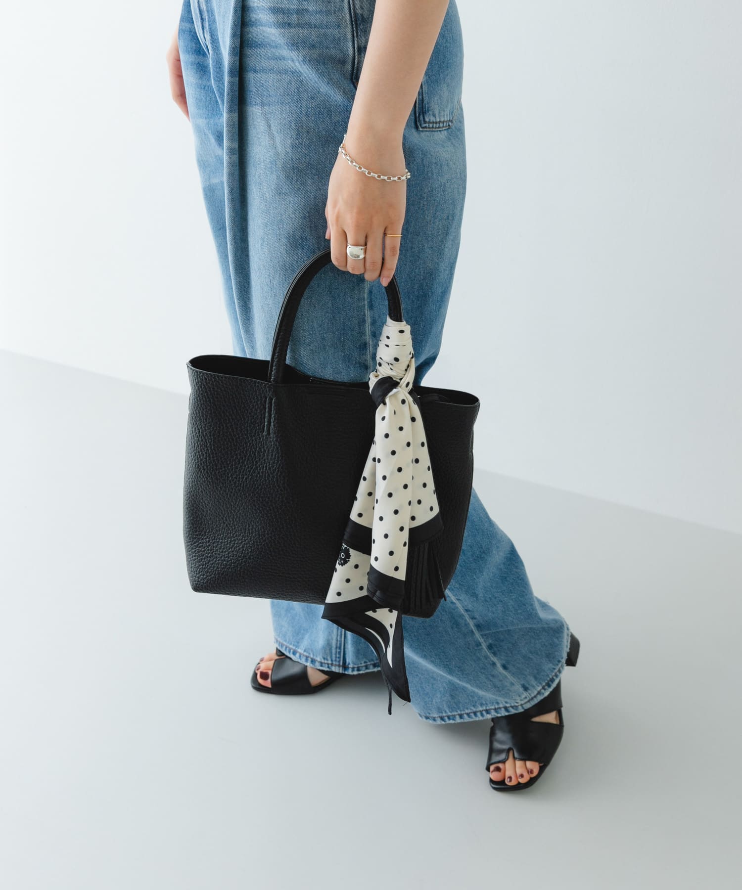 『Sサイズ』タッセル軽量2WAYプチトートバッグ BLACK One