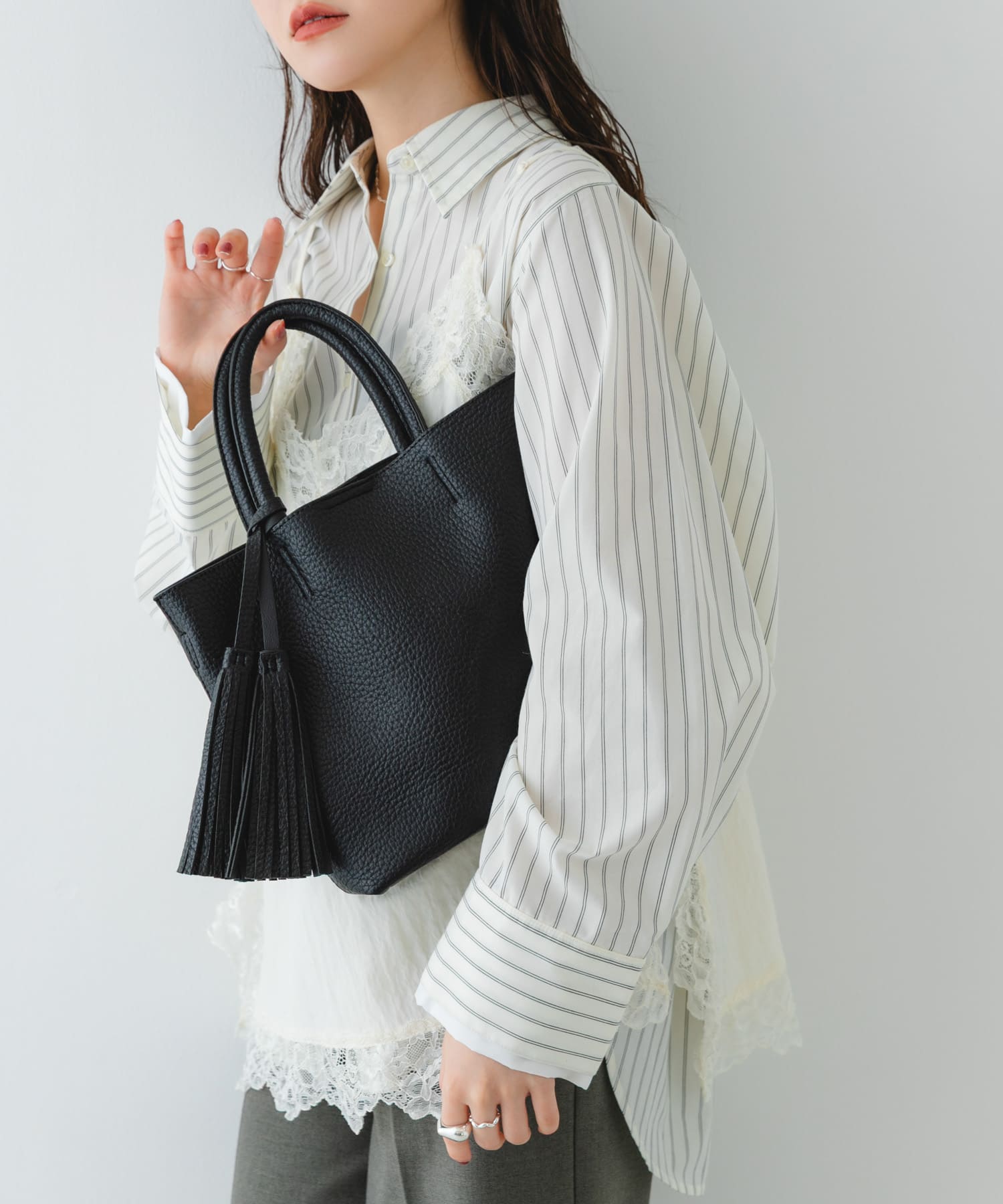 『Sサイズ』タッセル軽量2WAYプチトートバッグ BLACK One