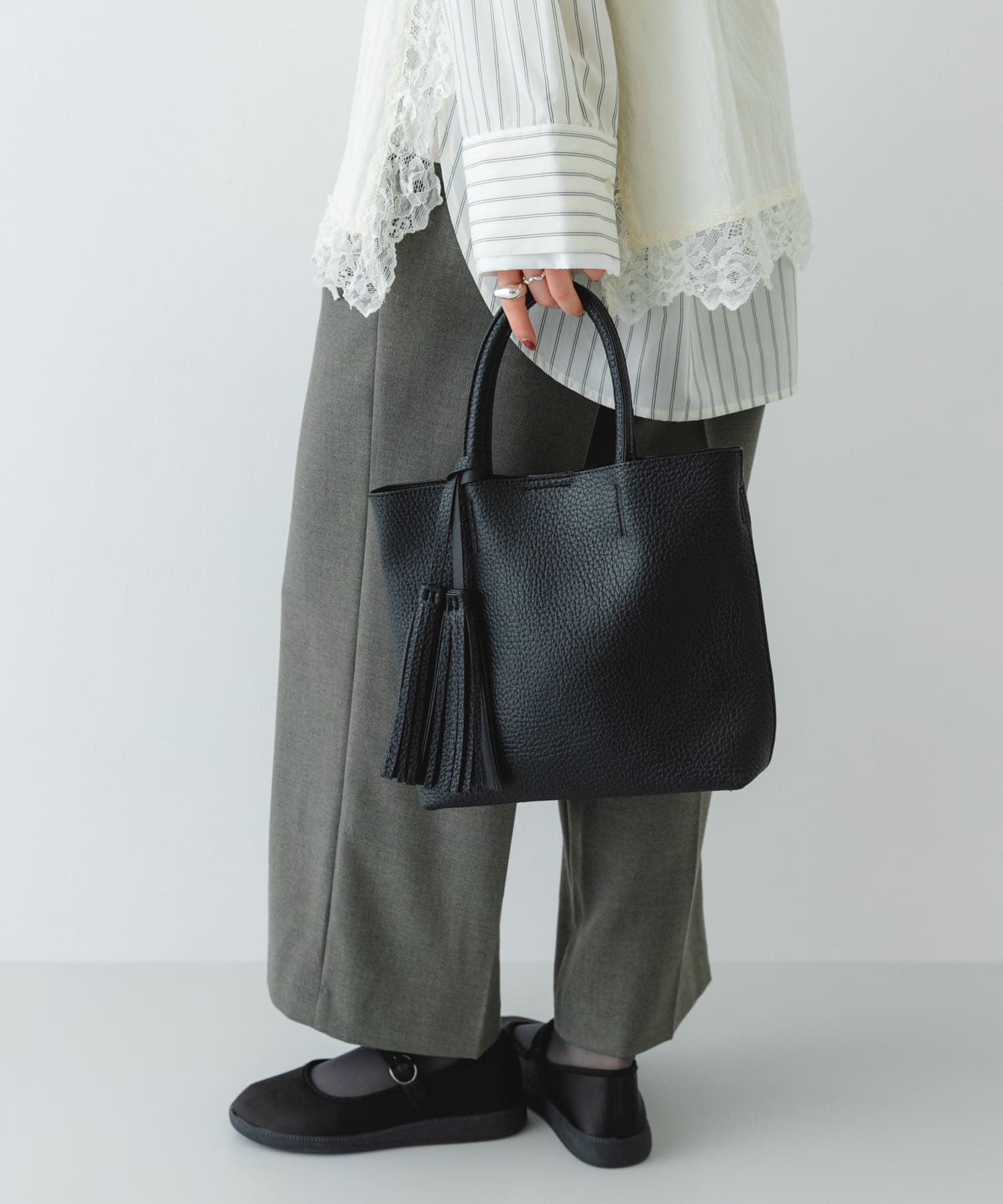 『Sサイズ』タッセル軽量2WAYプチトートバッグ BLACK One
