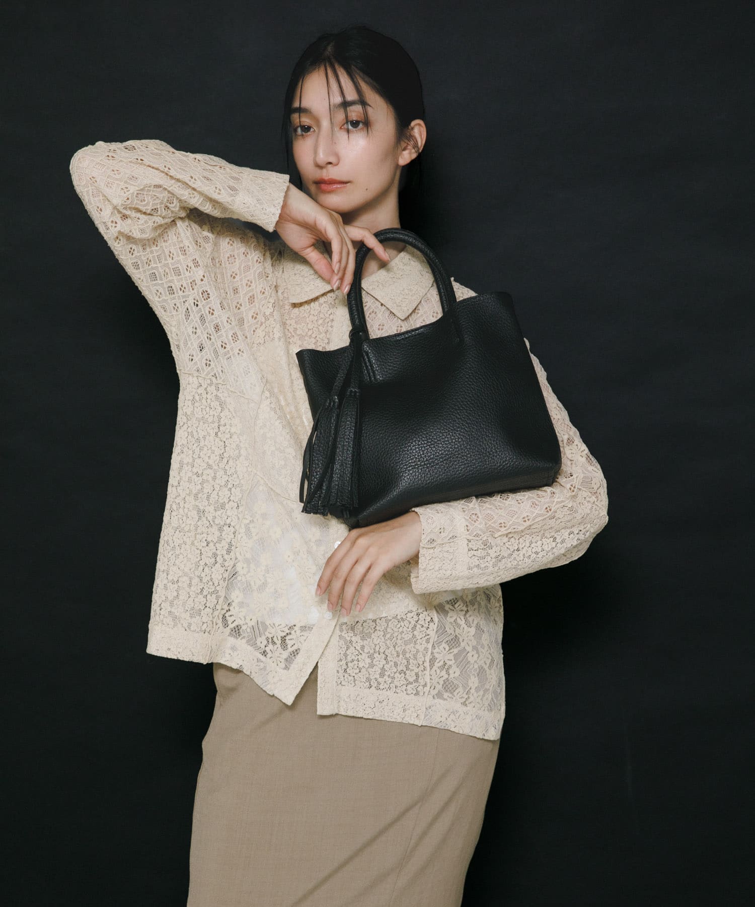『Sサイズ』タッセル軽量2WAYプチトートバッグ BLACK One