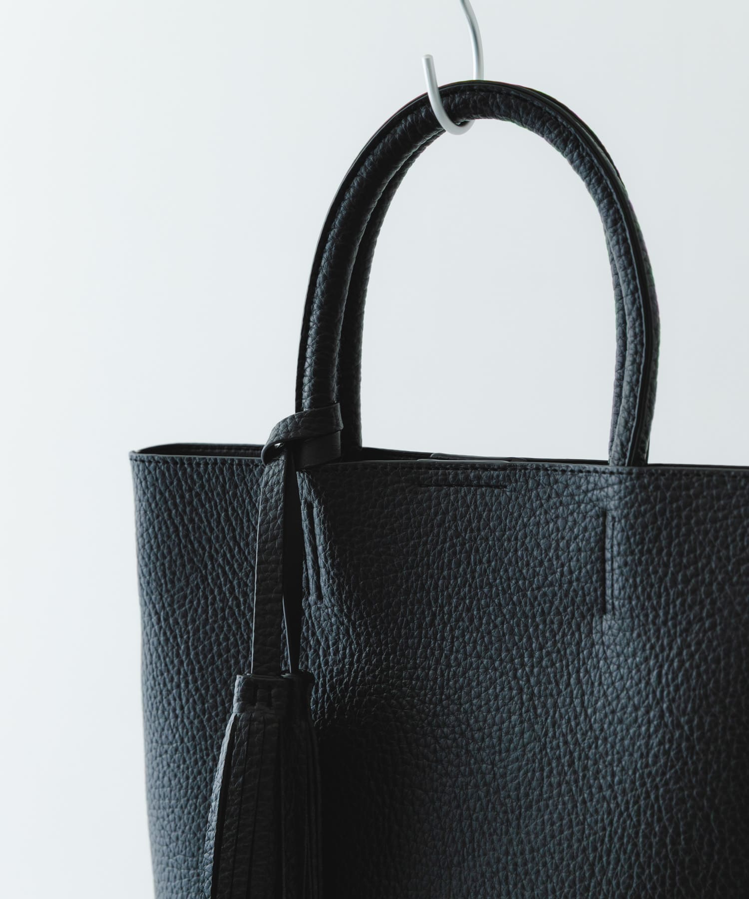 『Sサイズ』タッセル軽量2WAYプチトートバッグ BLACK One