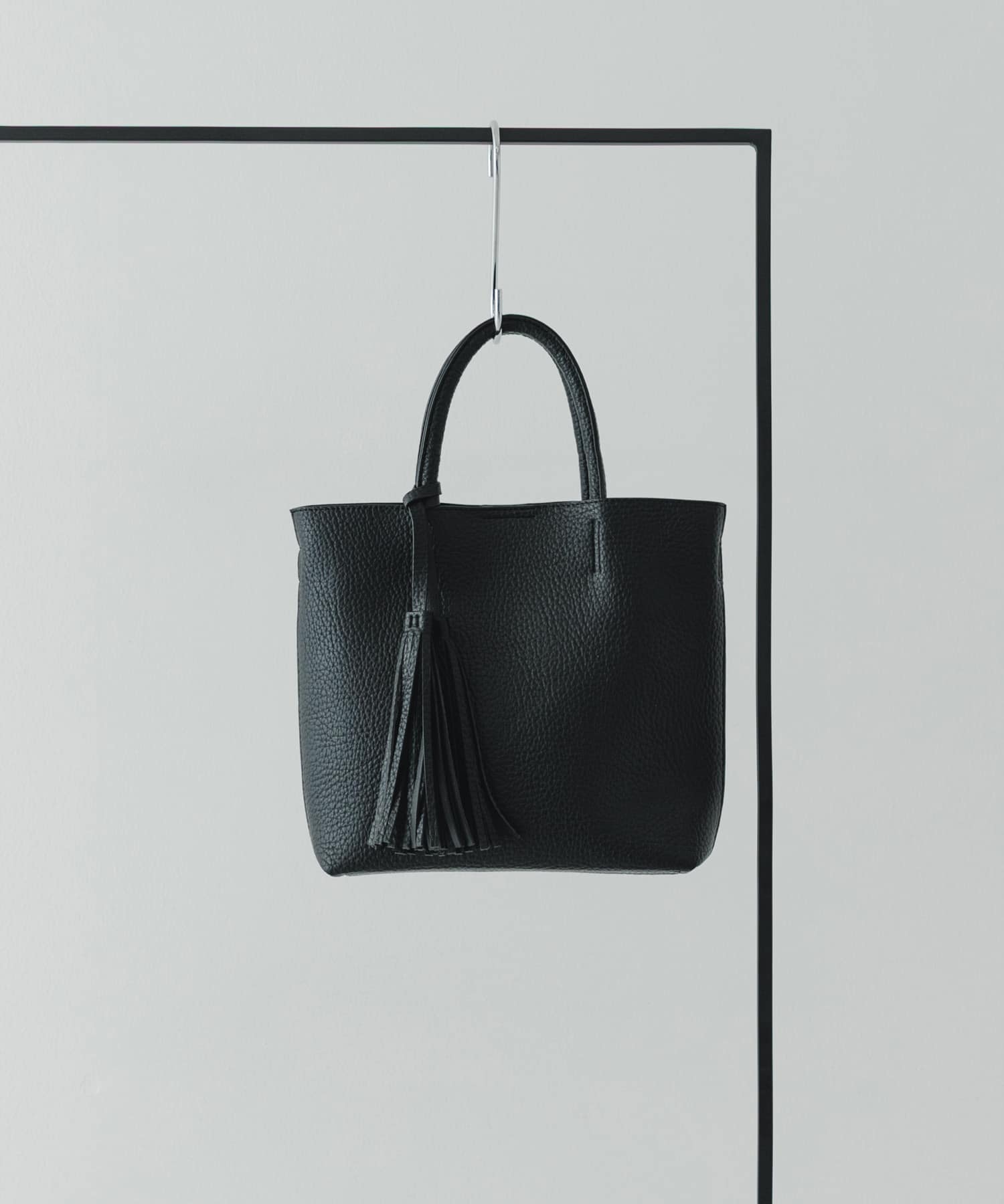 『Sサイズ』タッセル軽量2WAYプチトートバッグ BLACK One
