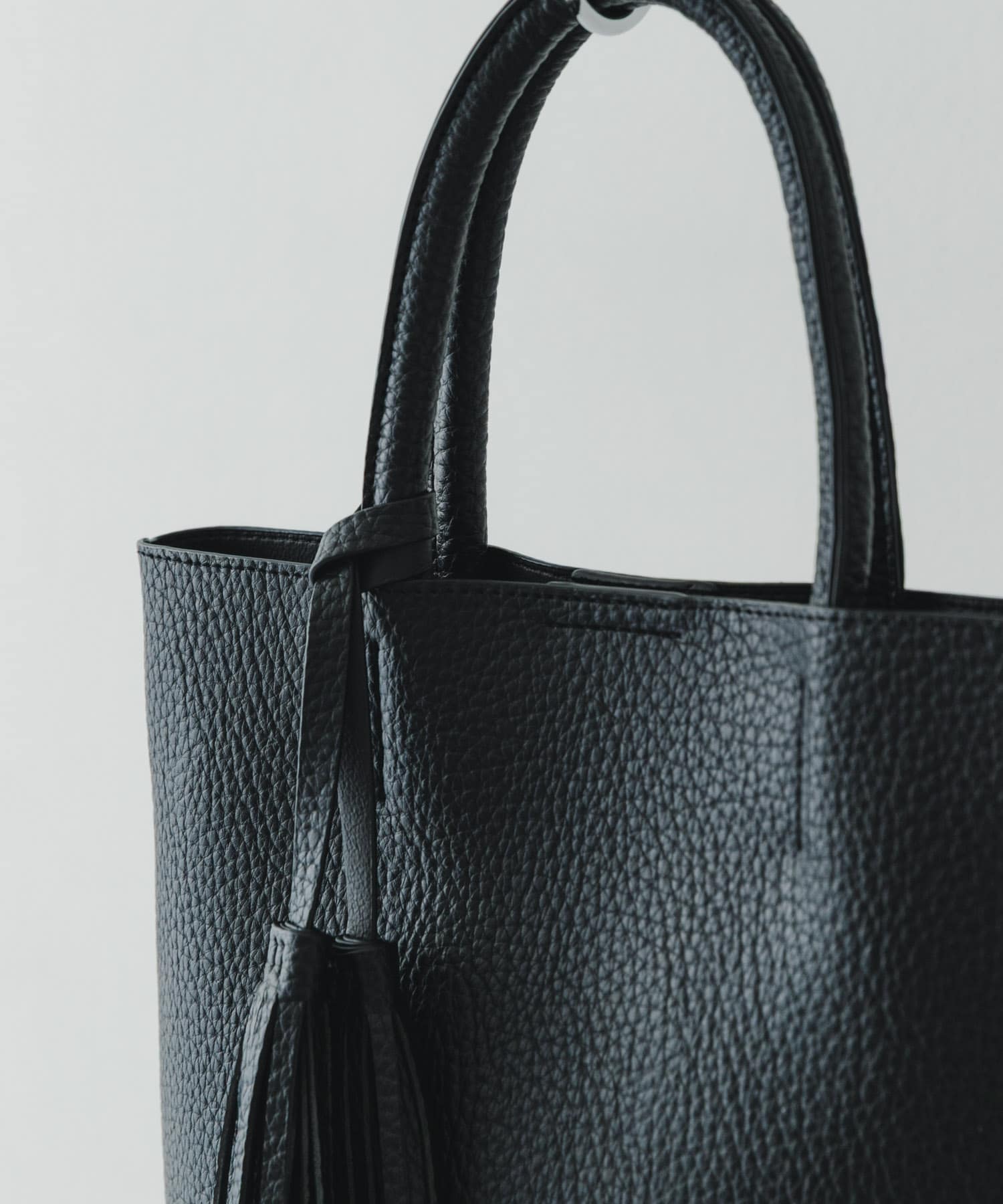 『Sサイズ』タッセル軽量2WAYプチトートバッグ BLACK One