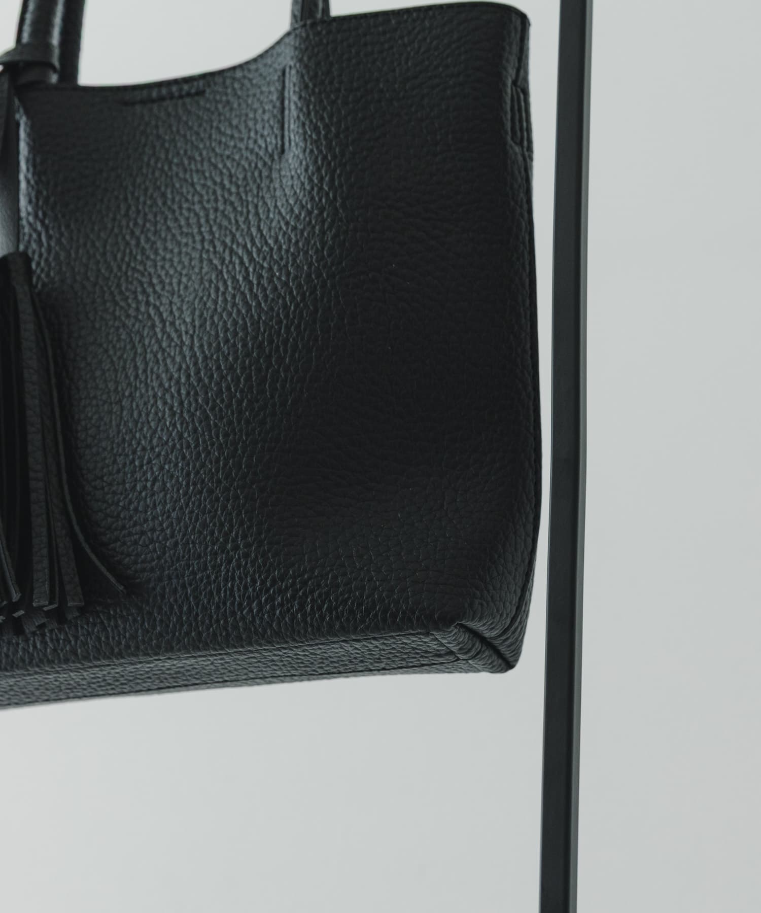 『Sサイズ』タッセル軽量2WAYプチトートバッグ BLACK One