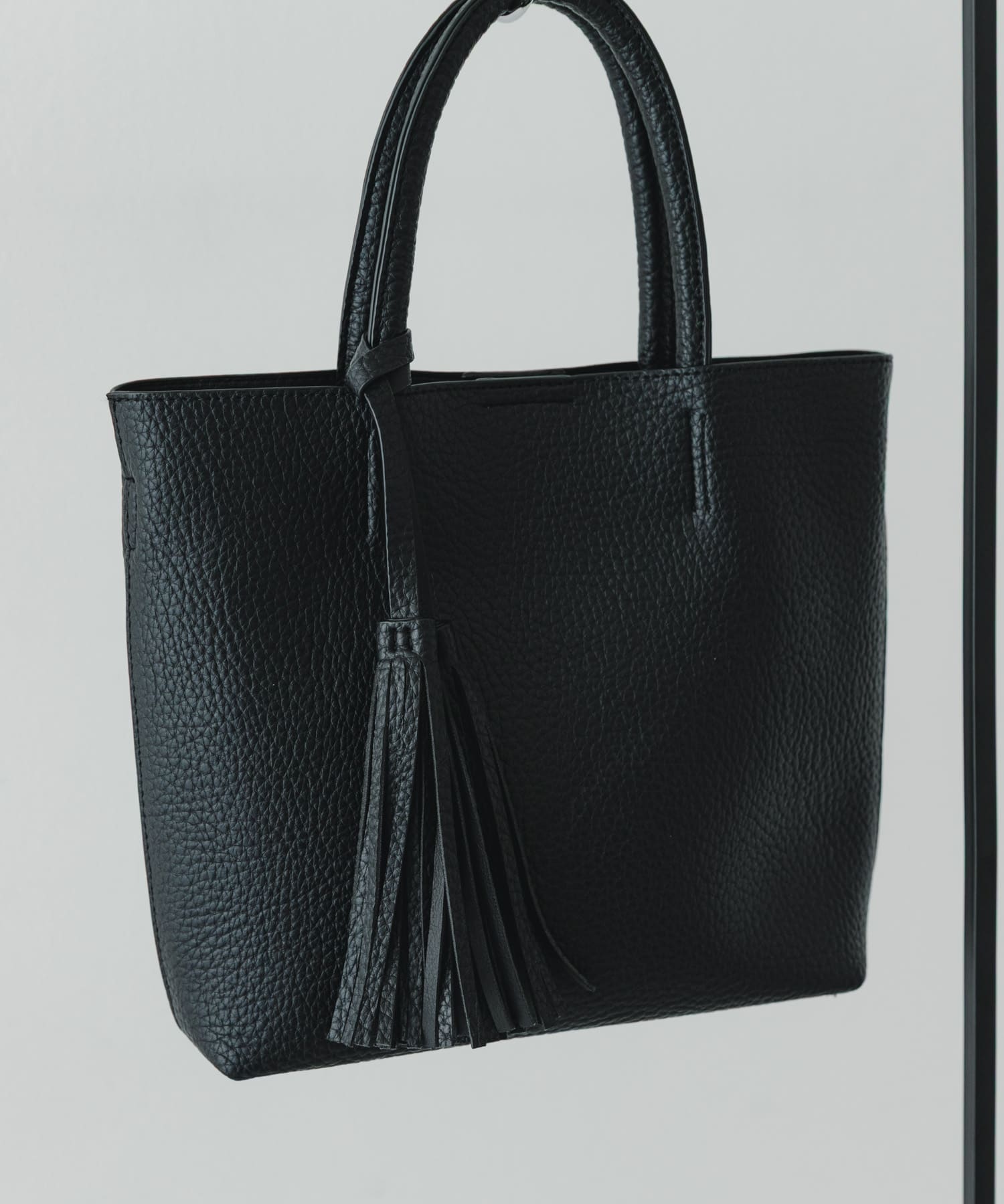 『Sサイズ』タッセル軽量2WAYプチトートバッグ BLACK One