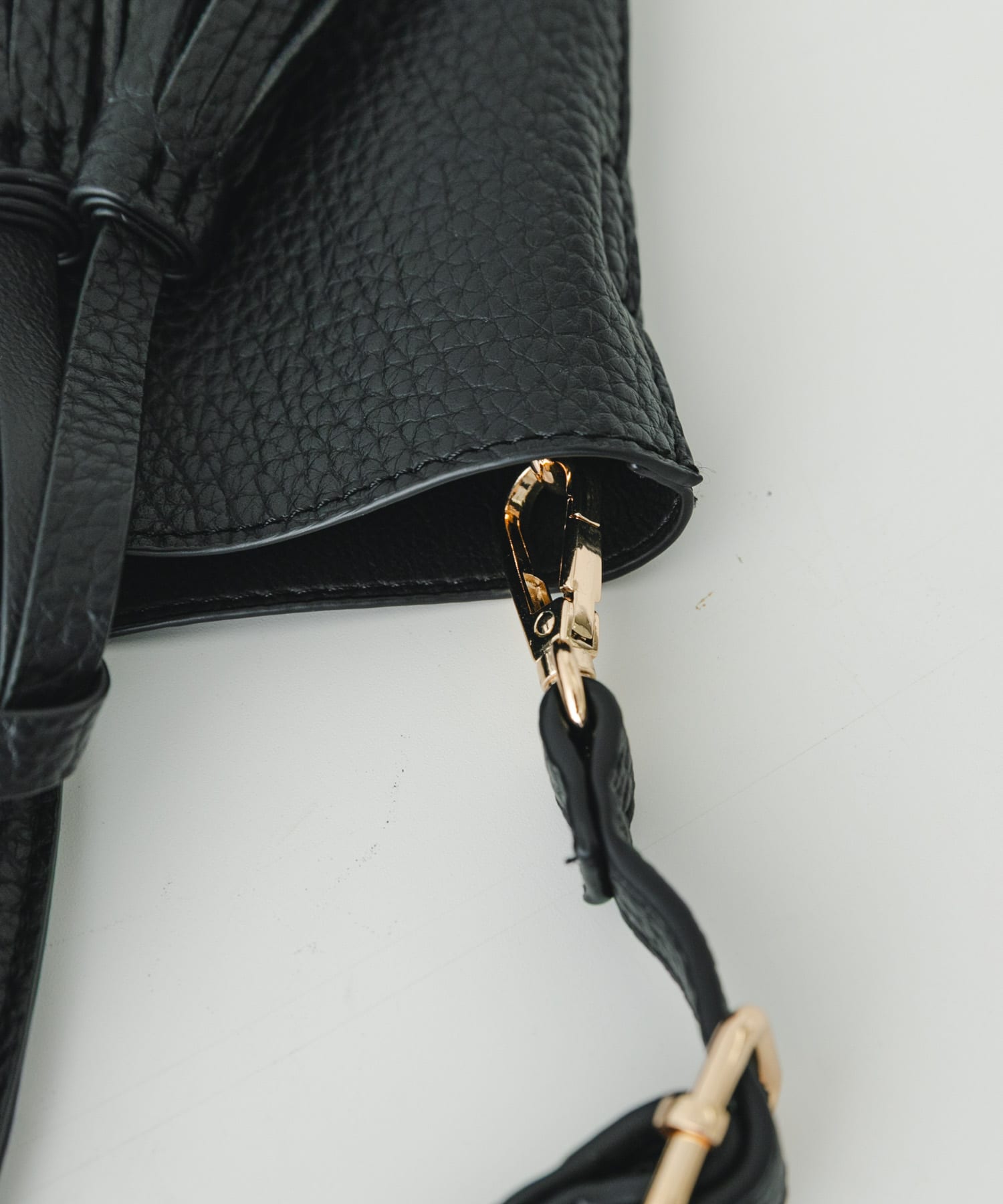 『Sサイズ』タッセル軽量2WAYプチトートバッグ BLACK One