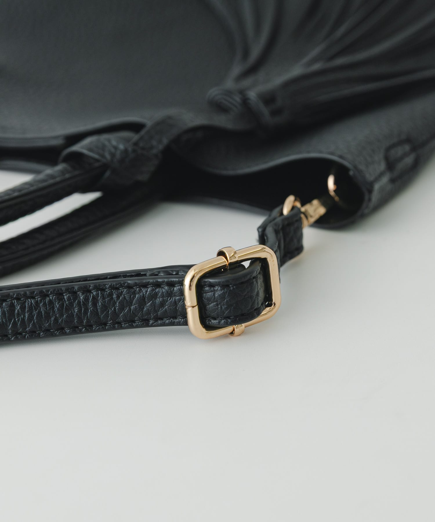 『Sサイズ』タッセル軽量2WAYプチトートバッグ BLACK One