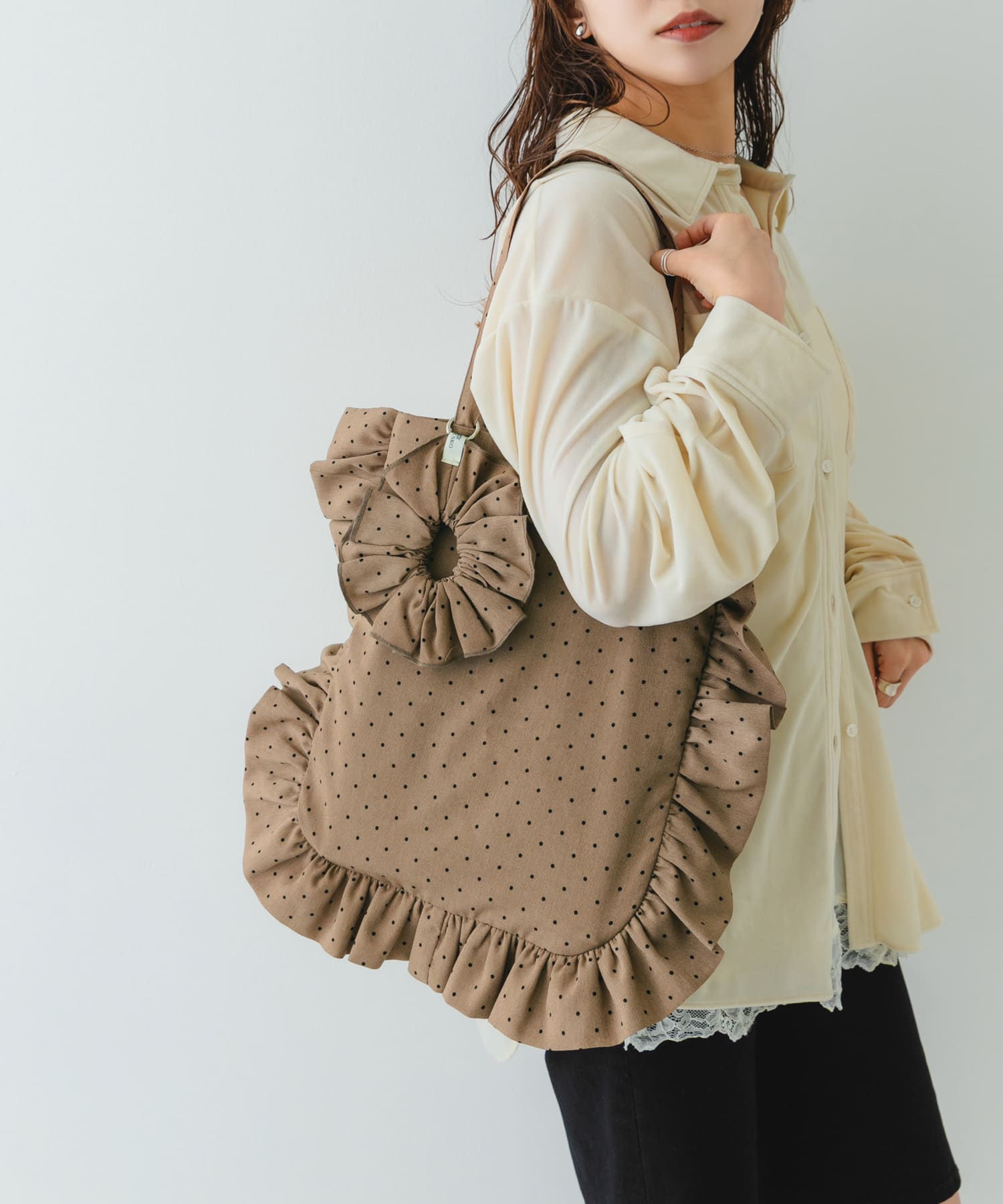 シュシュセットサイドフリルトート BEG/DOT One