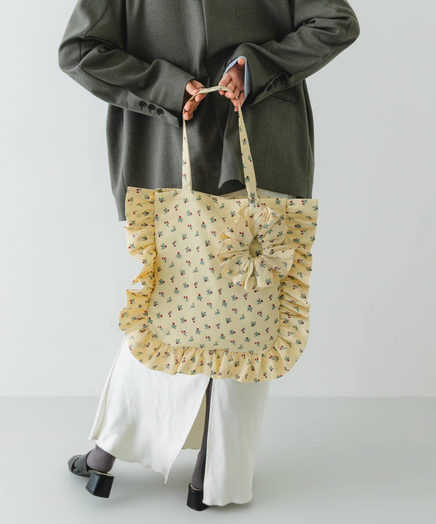 シュシュセットサイドフリルトート CRM/FLOWER One