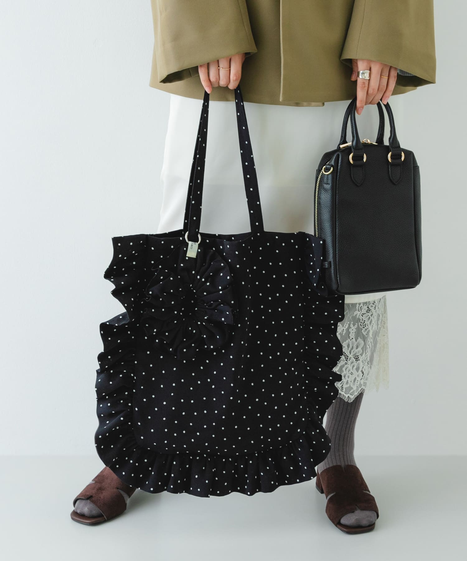 シュシュセットサイドフリルトート BLK/DOT One