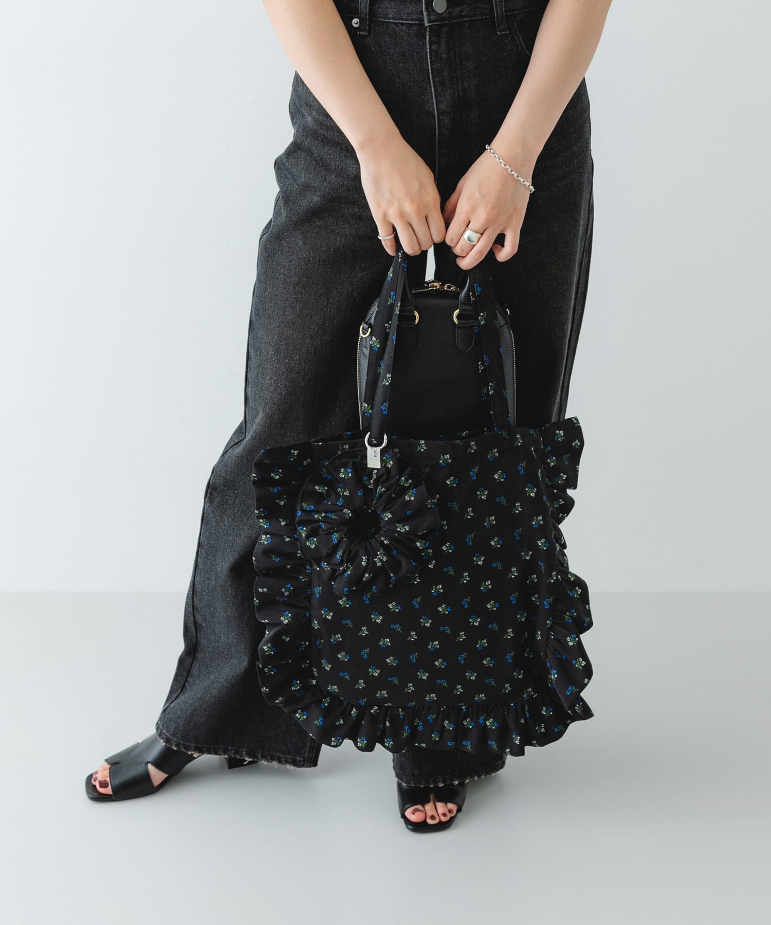 シュシュセットサイドフリルトート BLK/FLOWER One