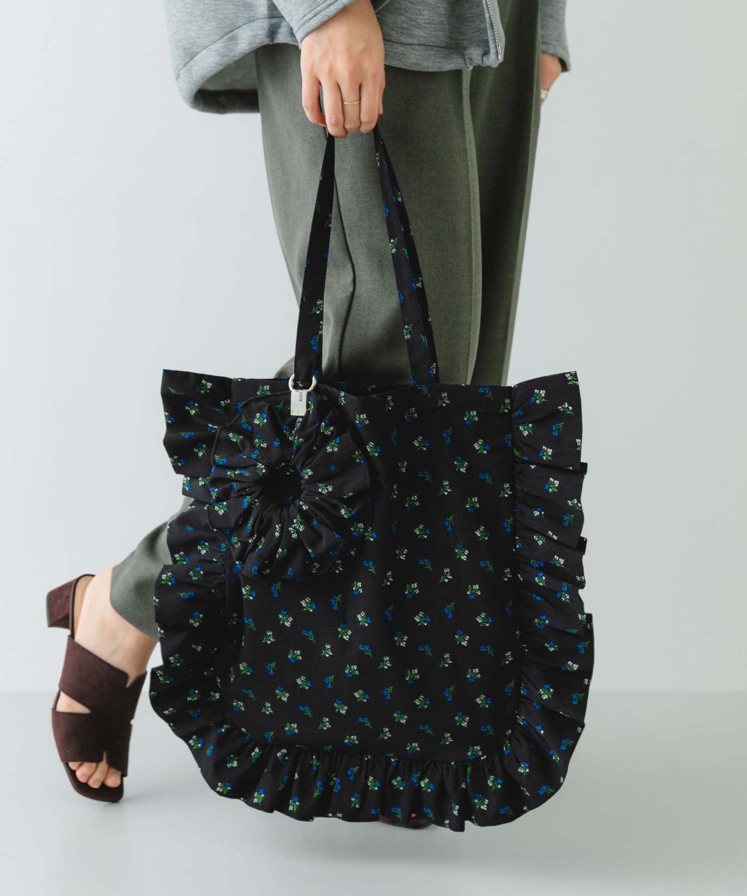 シュシュセットサイドフリルトート BLK/FLOWER One