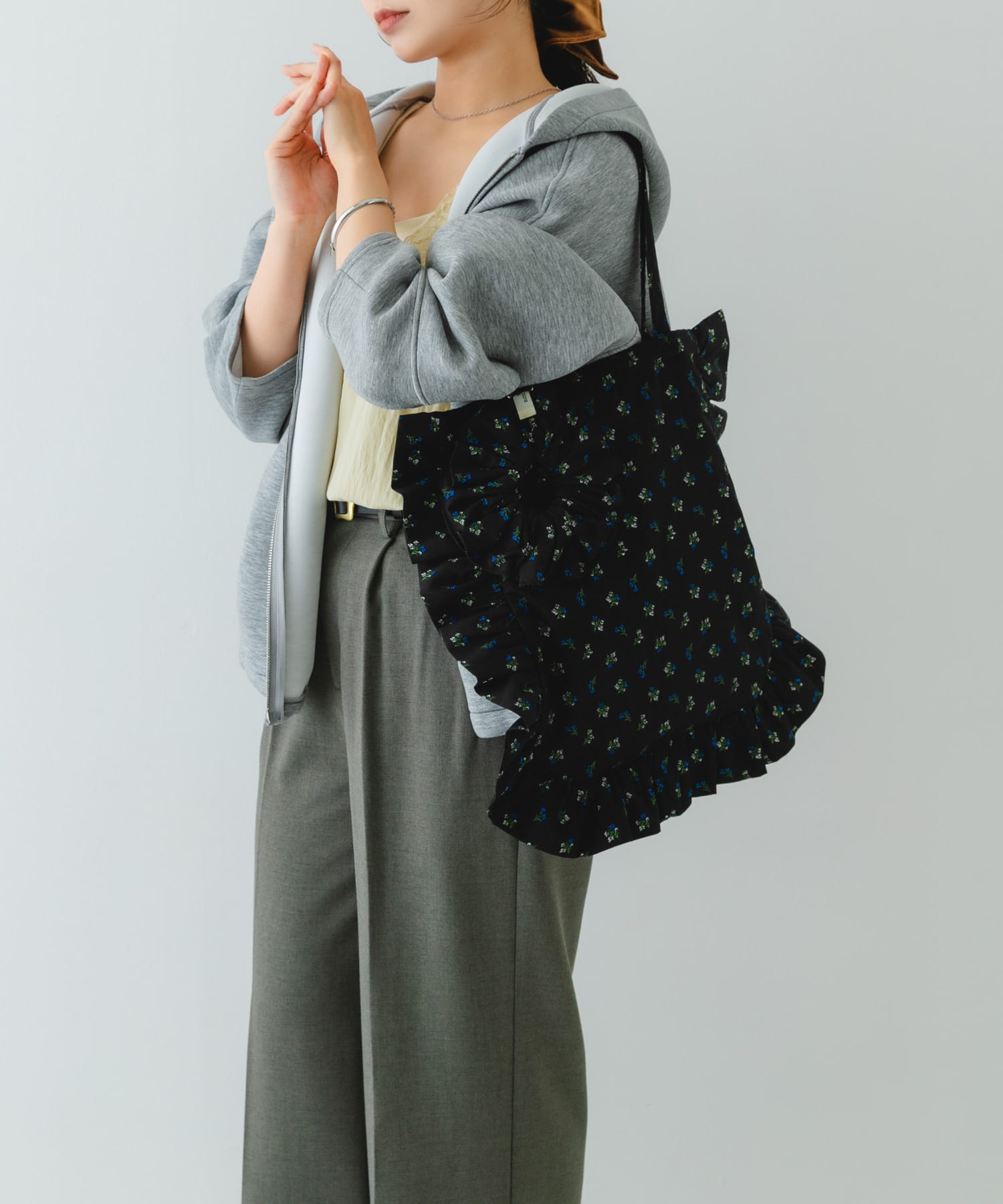 シュシュセットサイドフリルトート BLK/FLOWER One