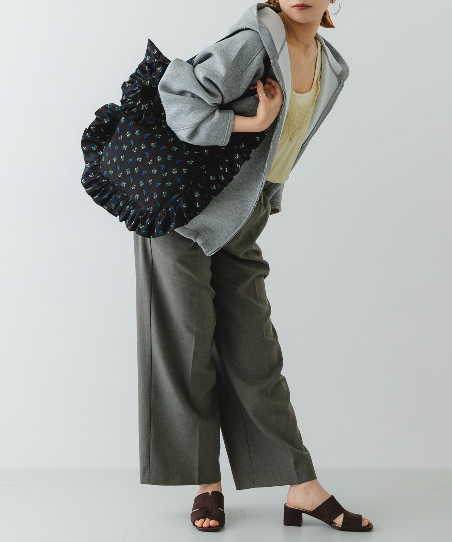 シュシュセットサイドフリルトート BLK/FLOWER One