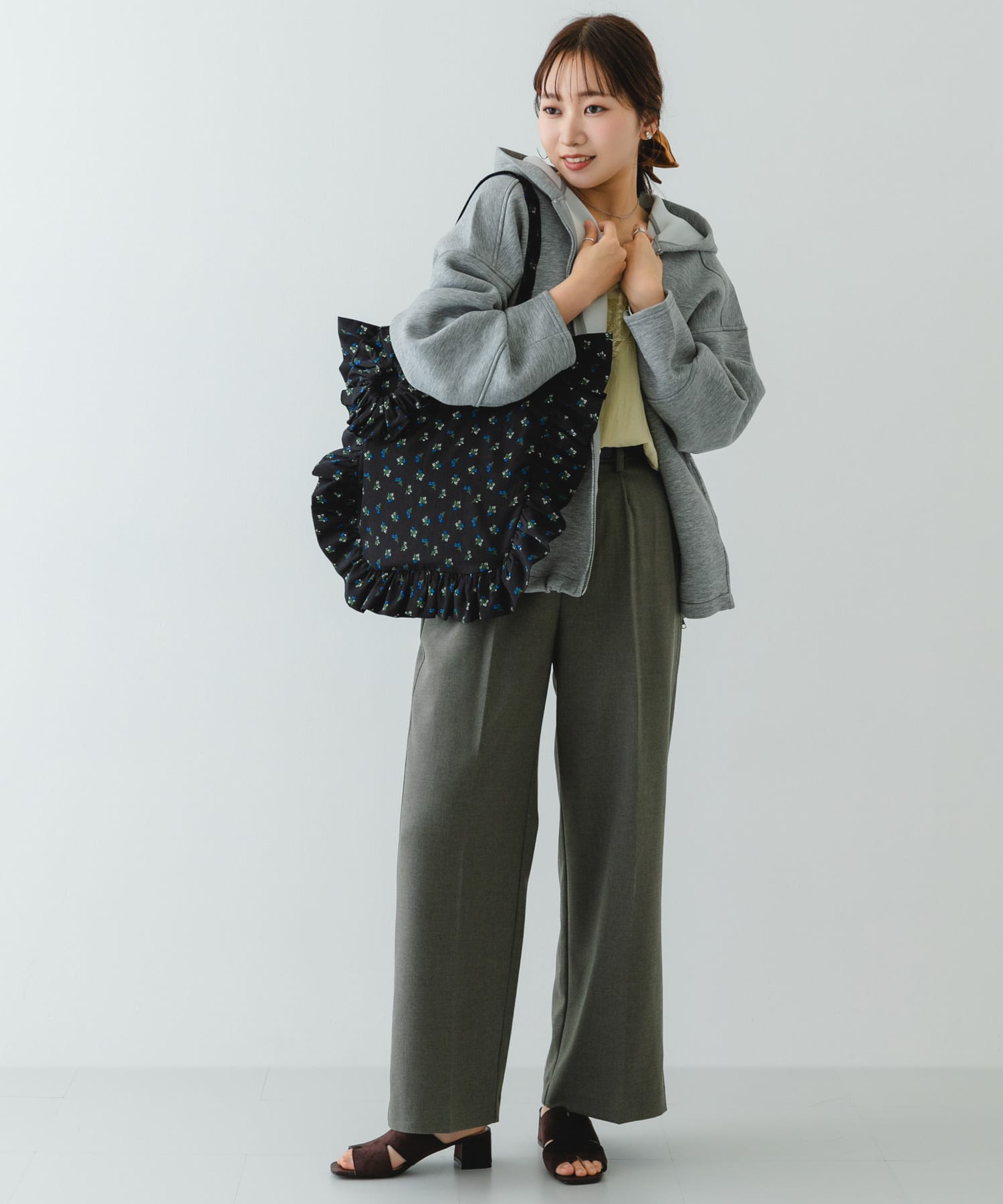 シュシュセットサイドフリルトート BLK/FLOWER One