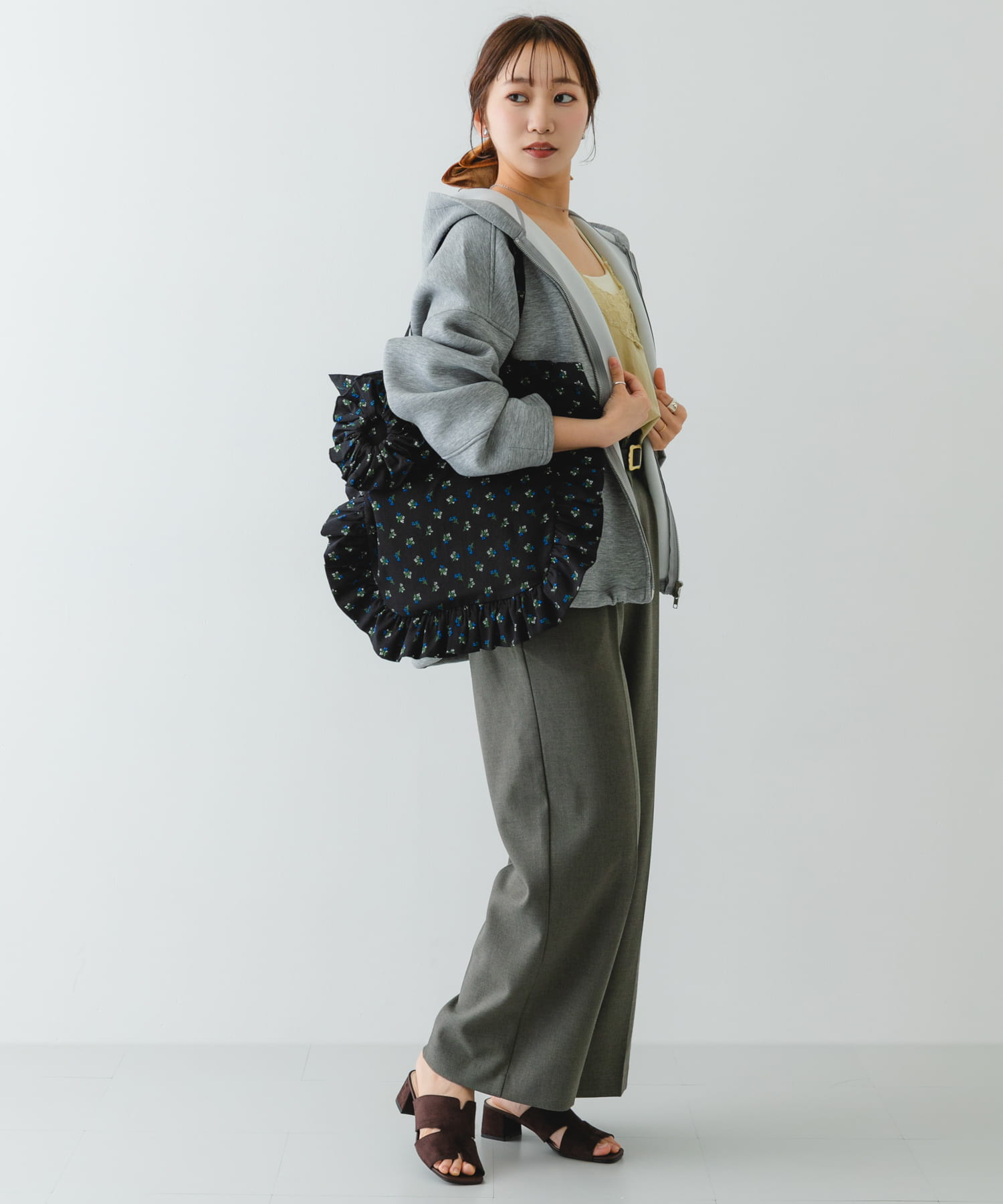 シュシュセットサイドフリルトート BLK/FLOWER One