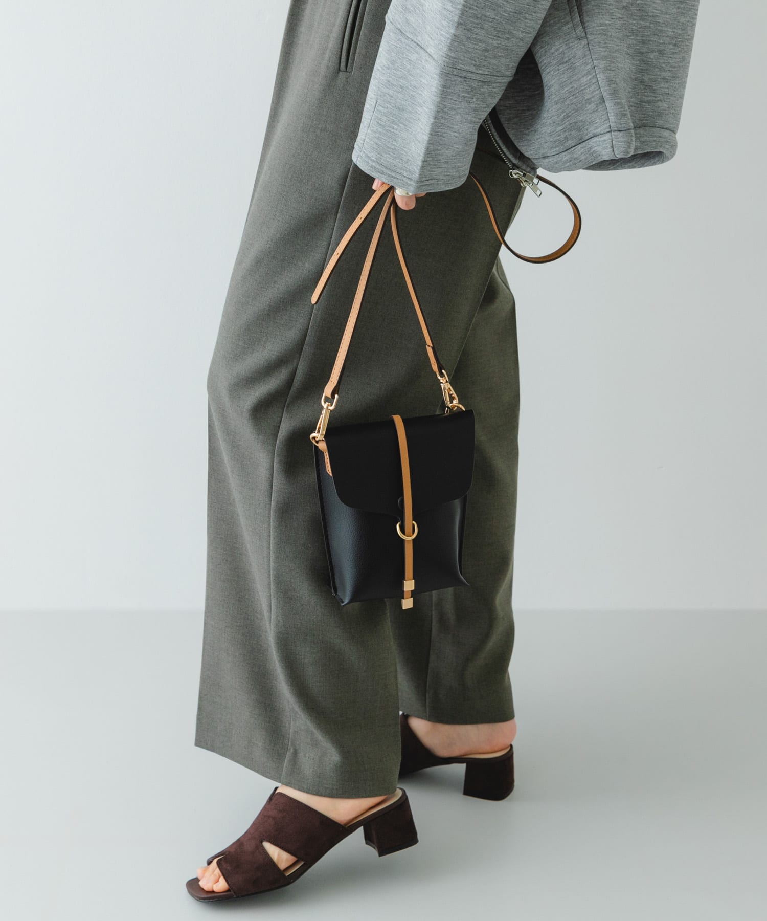 縦型フラップポシェット BLKxCML One