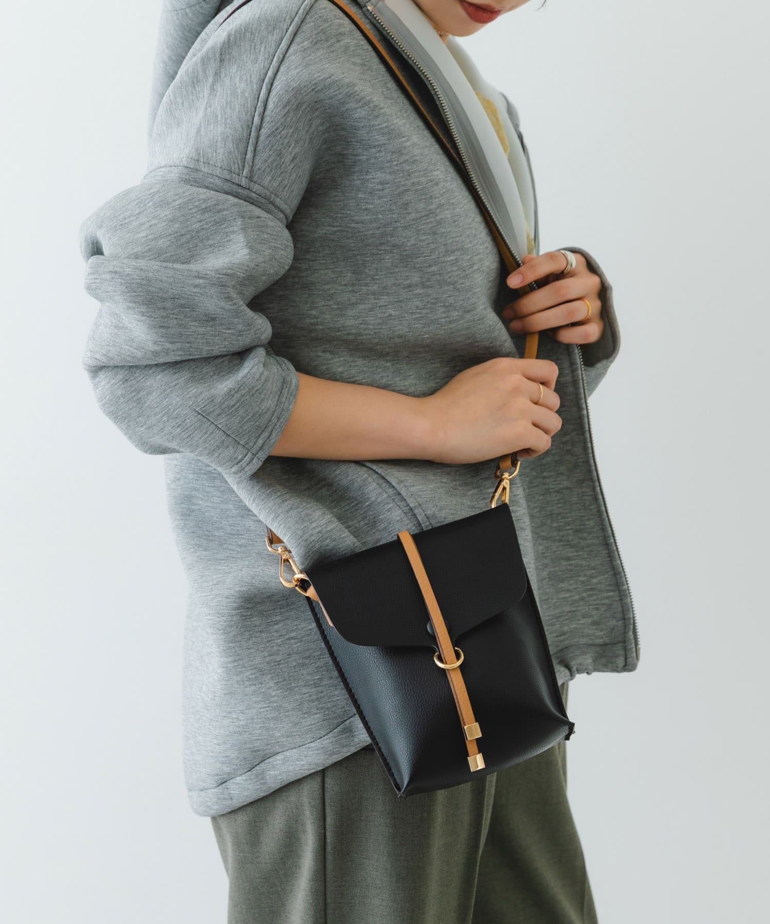 縦型フラップポシェット BLKxCML One