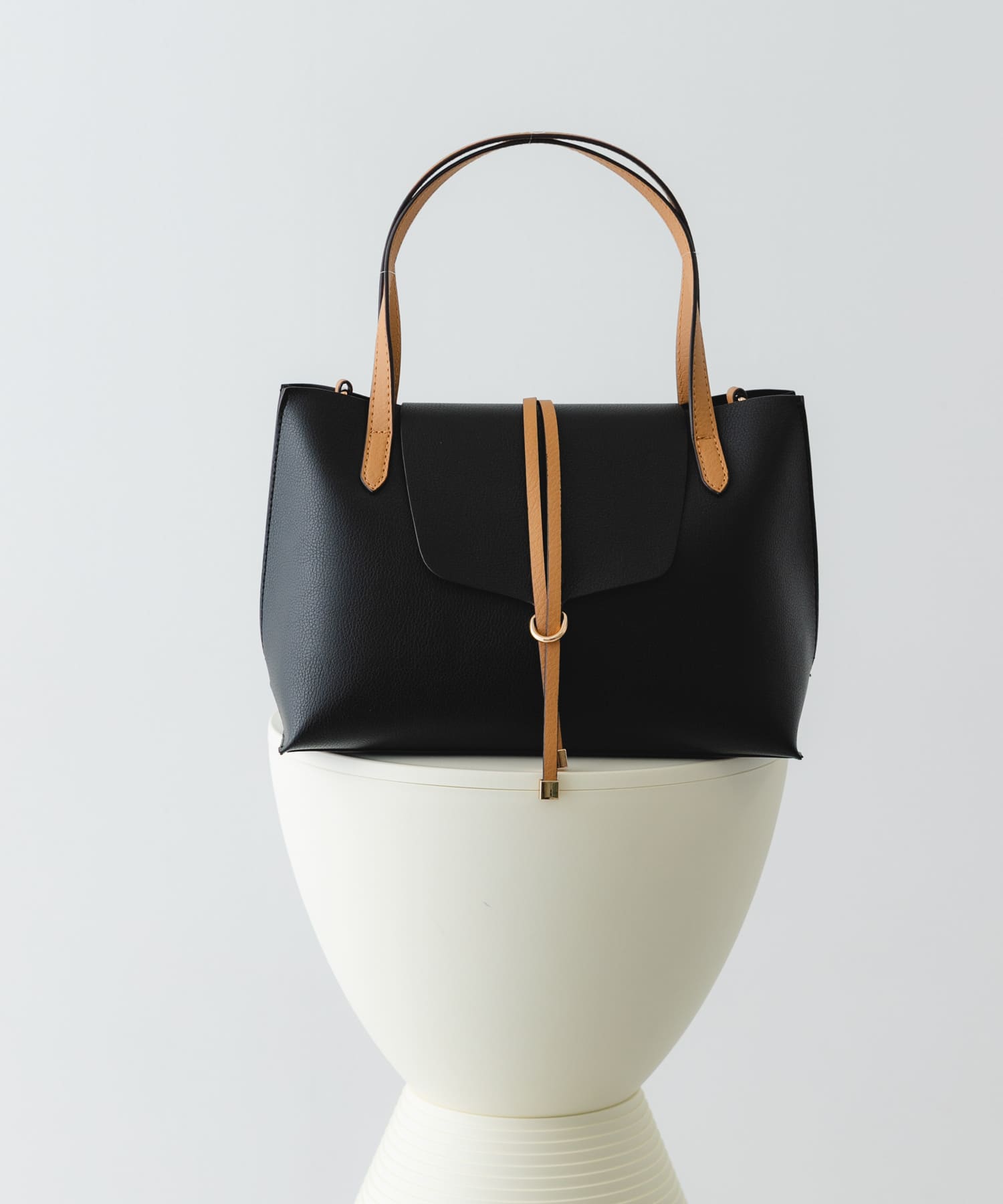 フラップトートバッグ