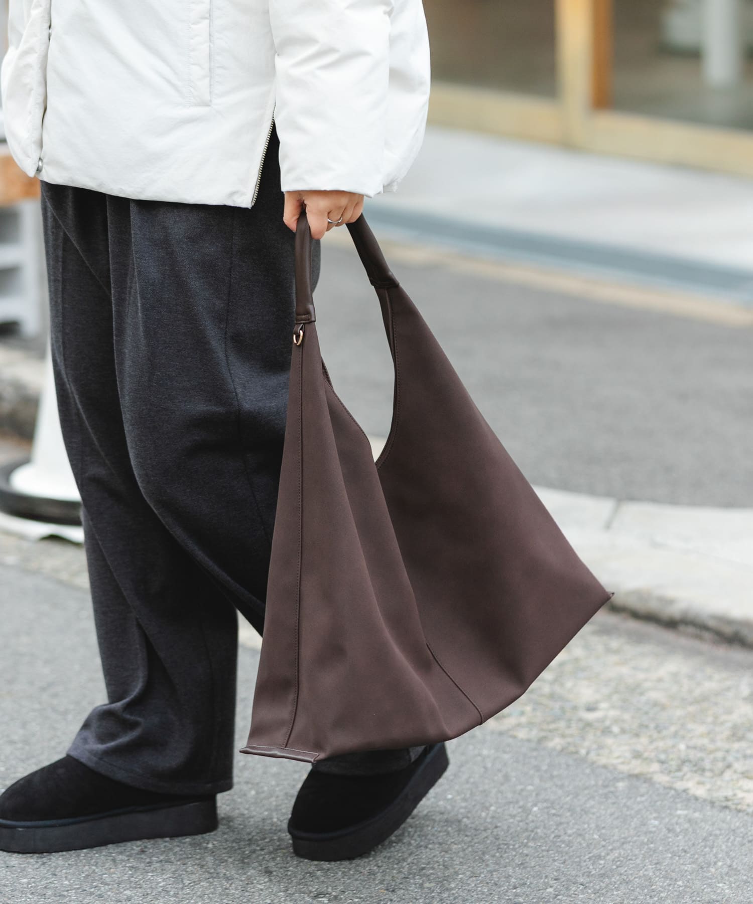 スエード調ワンハンドルトートバッグ BROWN One