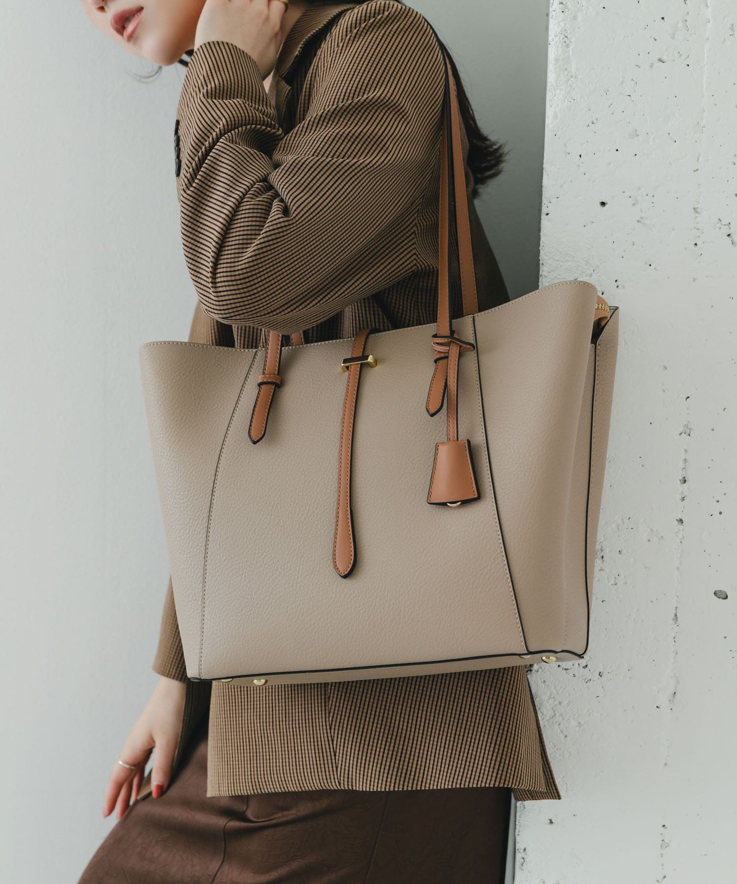 SAND BEIGE