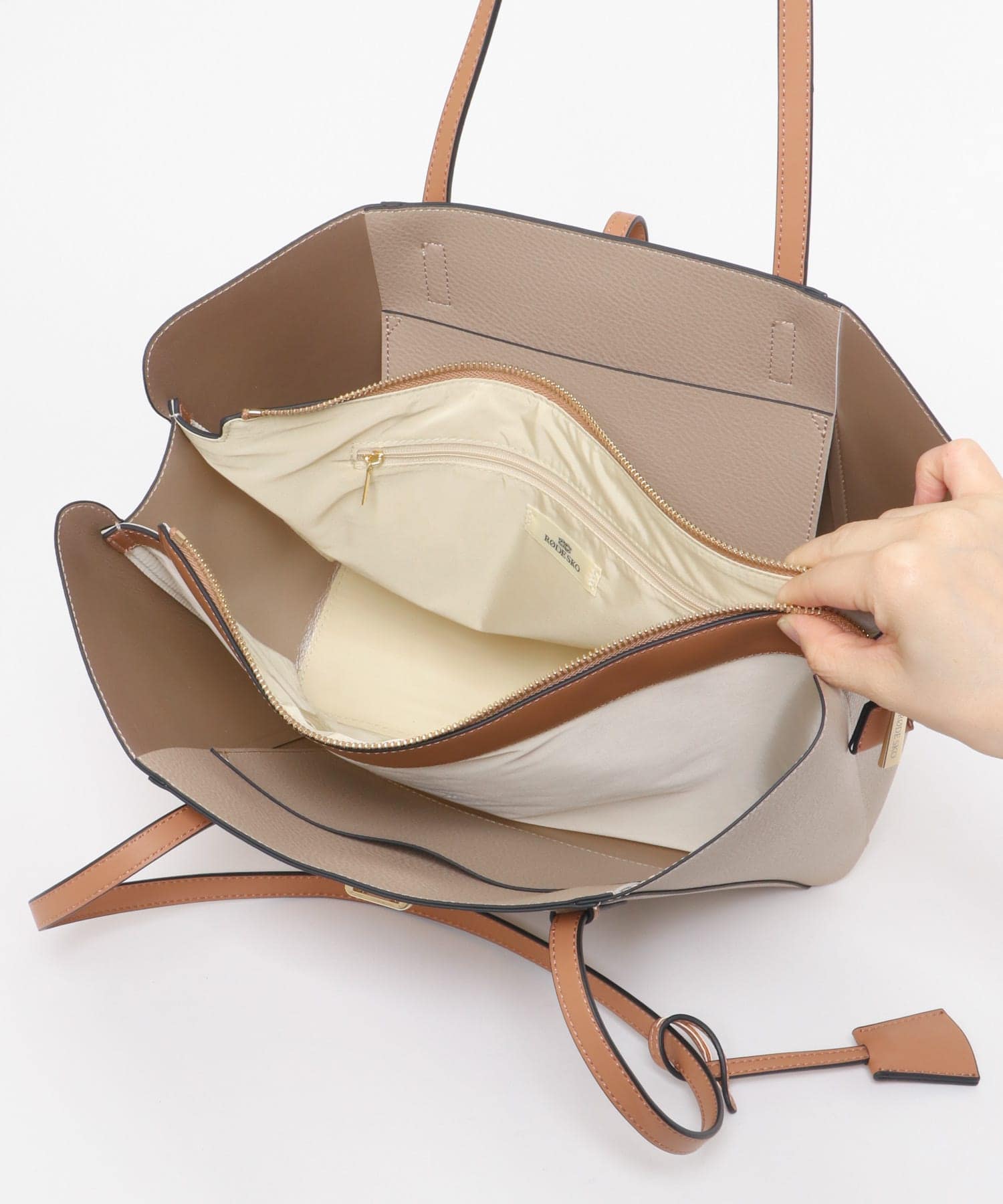 チャーム付A4トートバッグ(one SAND BEIGE): バッグ｜URBAN RESEARCH