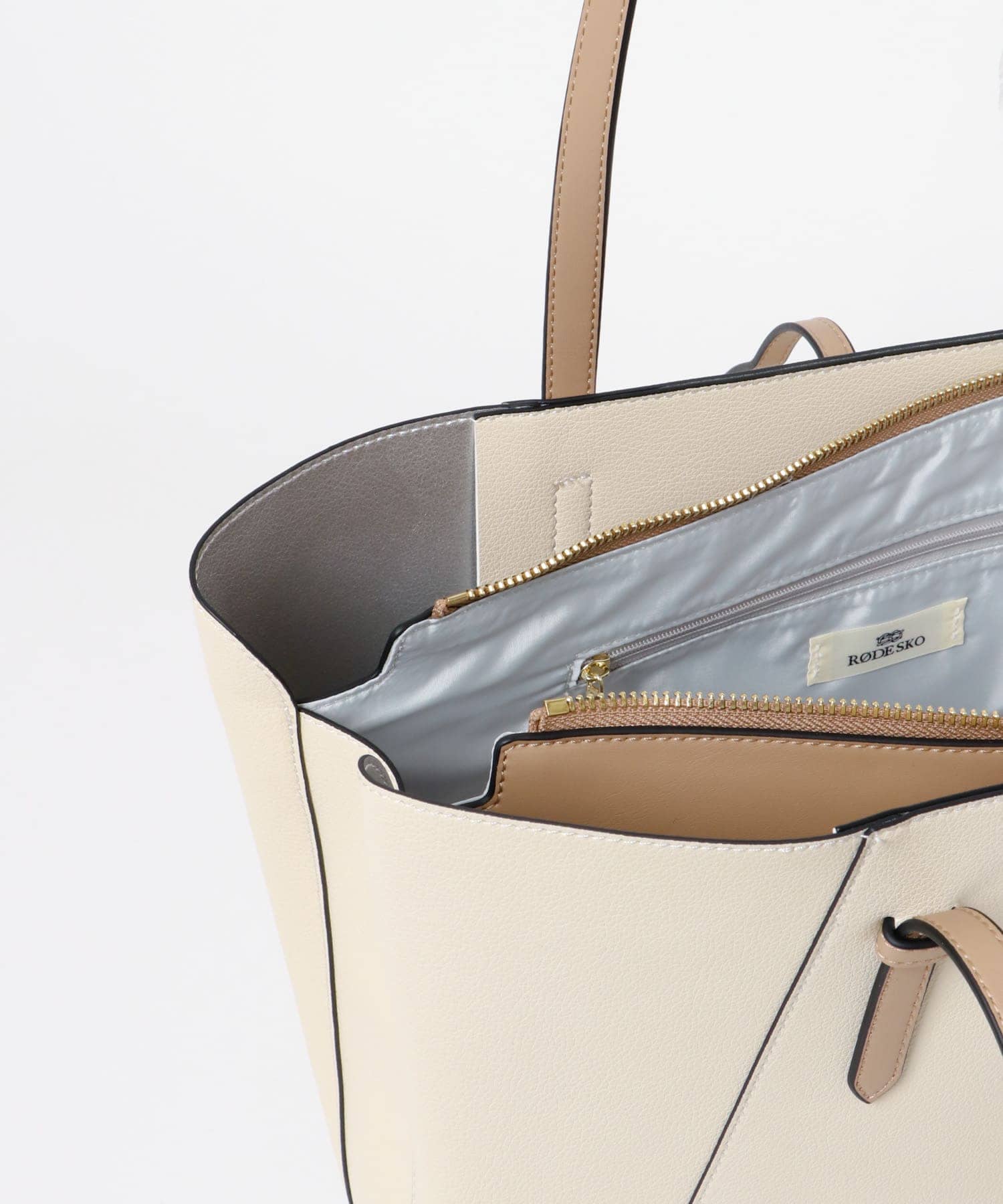 チャーム付A4トートバッグ IVORY one