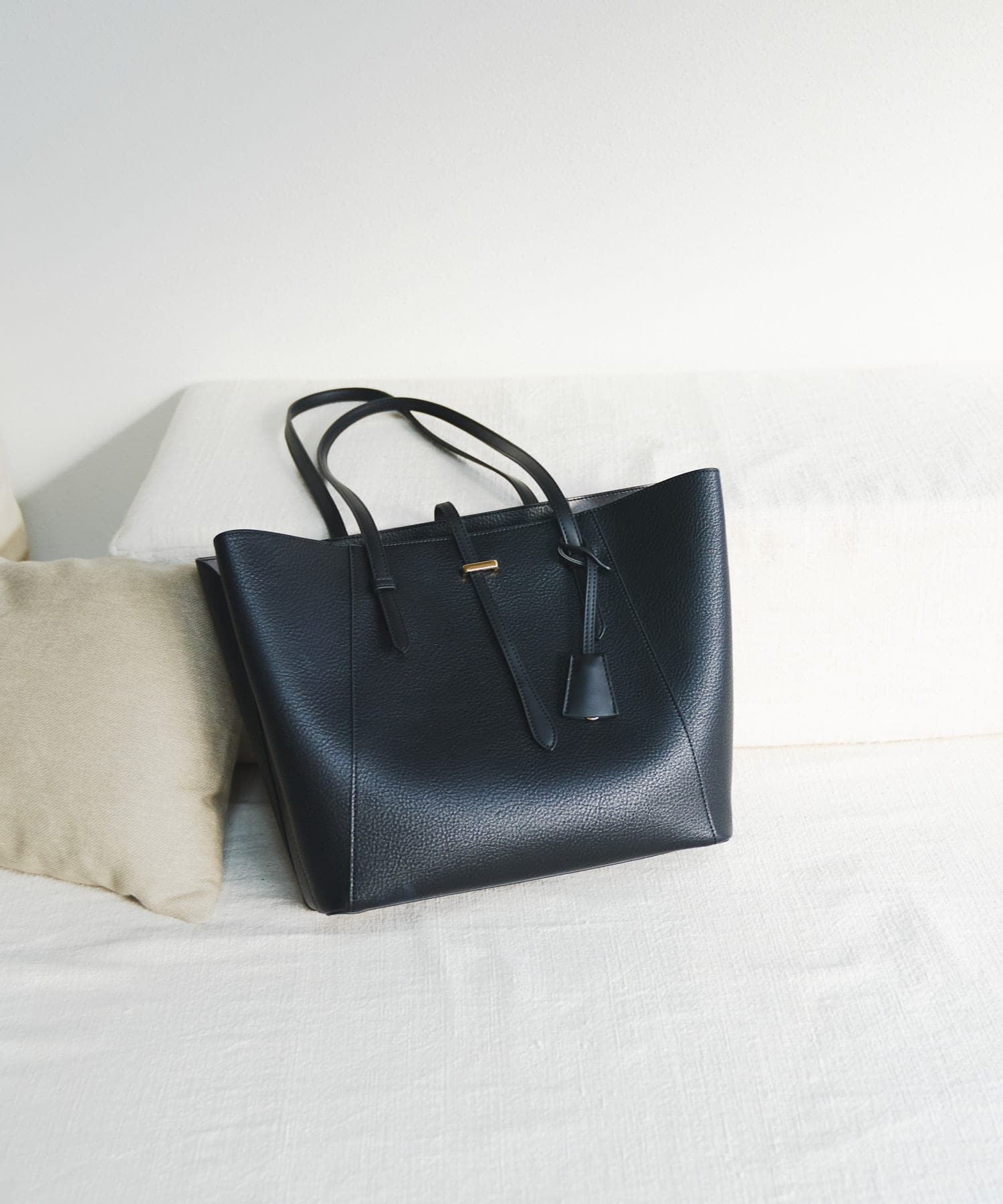 チャーム付A4トートバッグ BLACK one