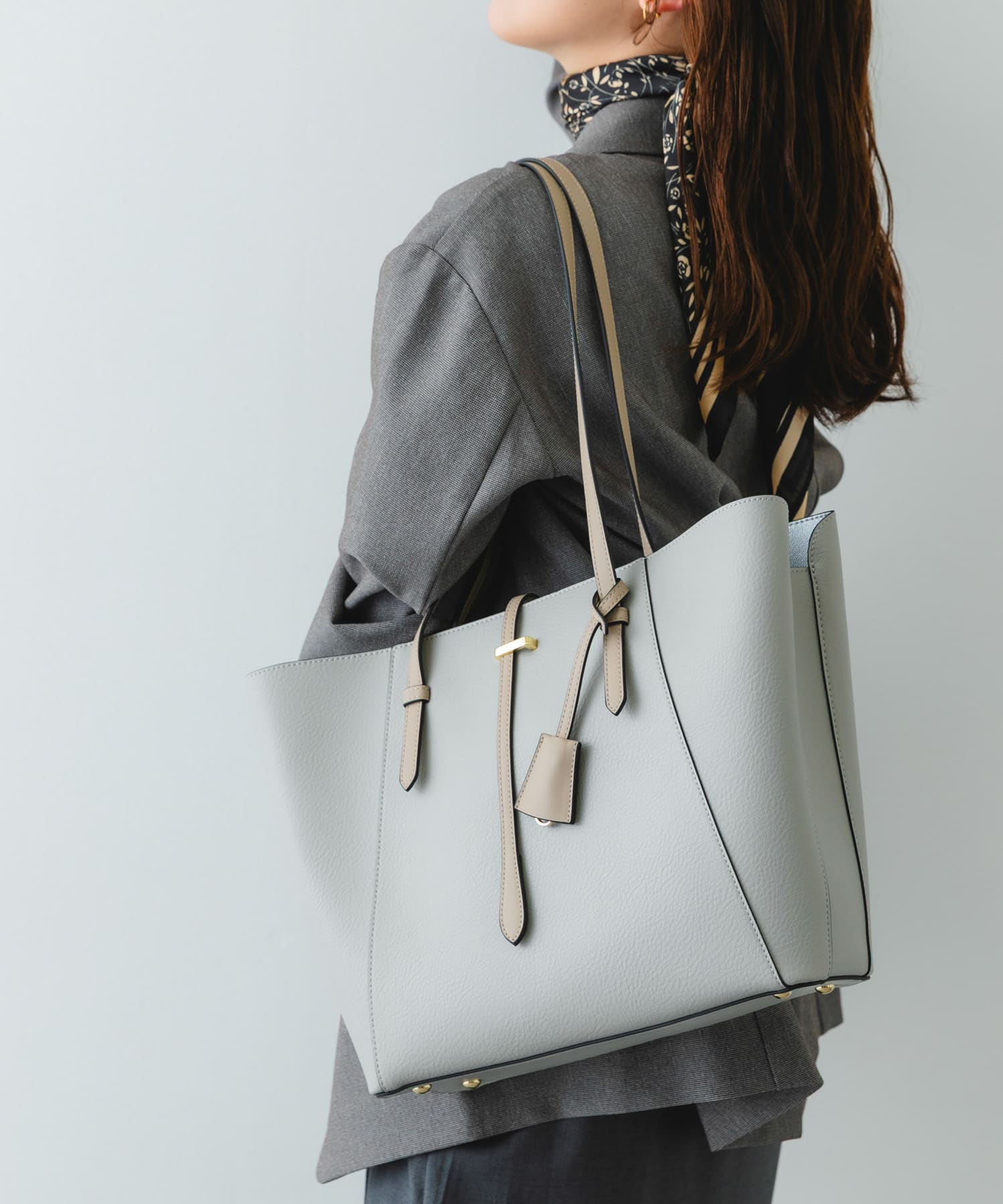 チャーム付A4トートバッグ GRAY one