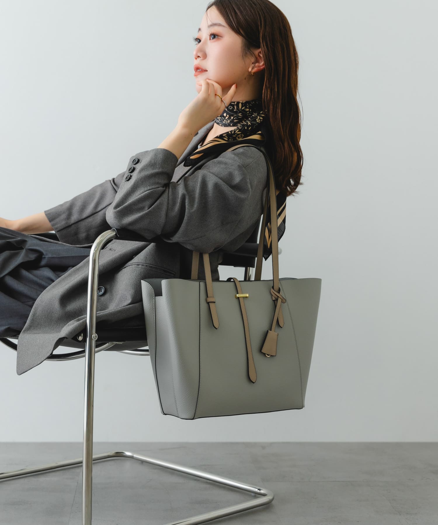 チャーム付A4トートバッグ GRAY one