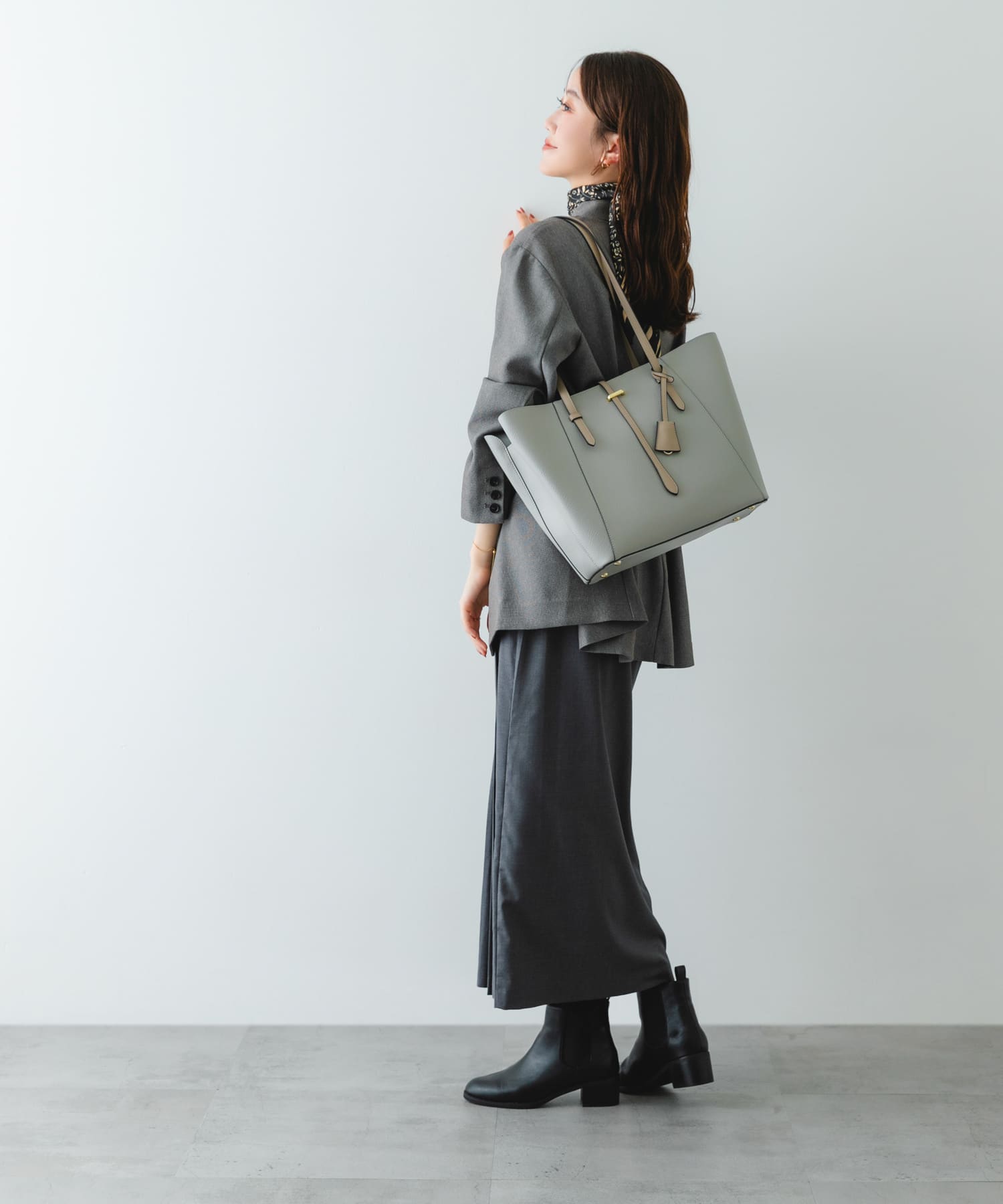 チャーム付A4トートバッグ GRAY one