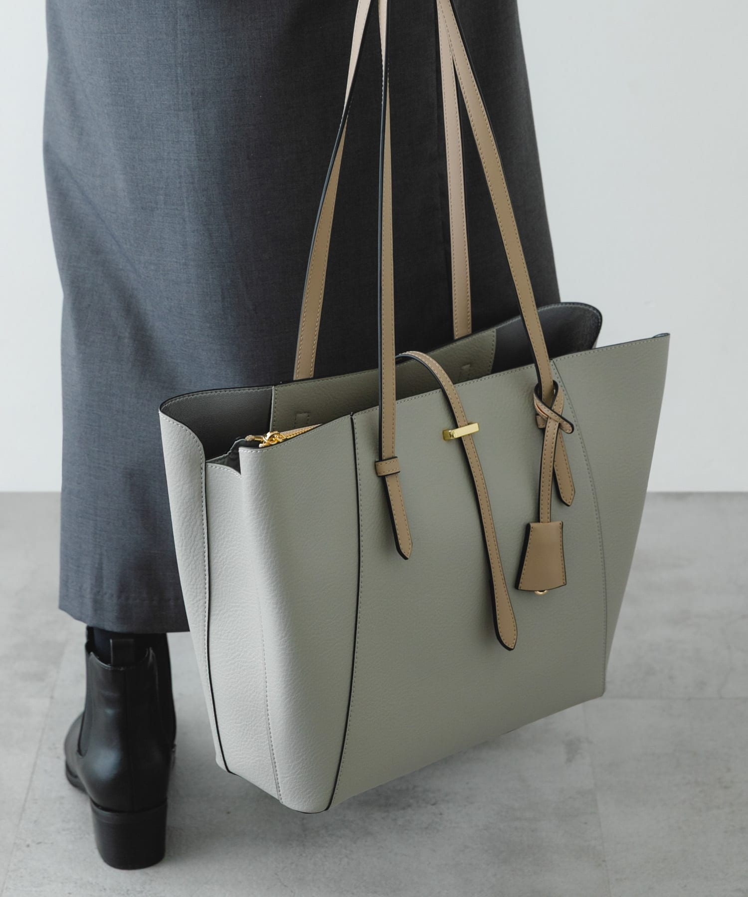 チャーム付A4トートバッグ GRAY one