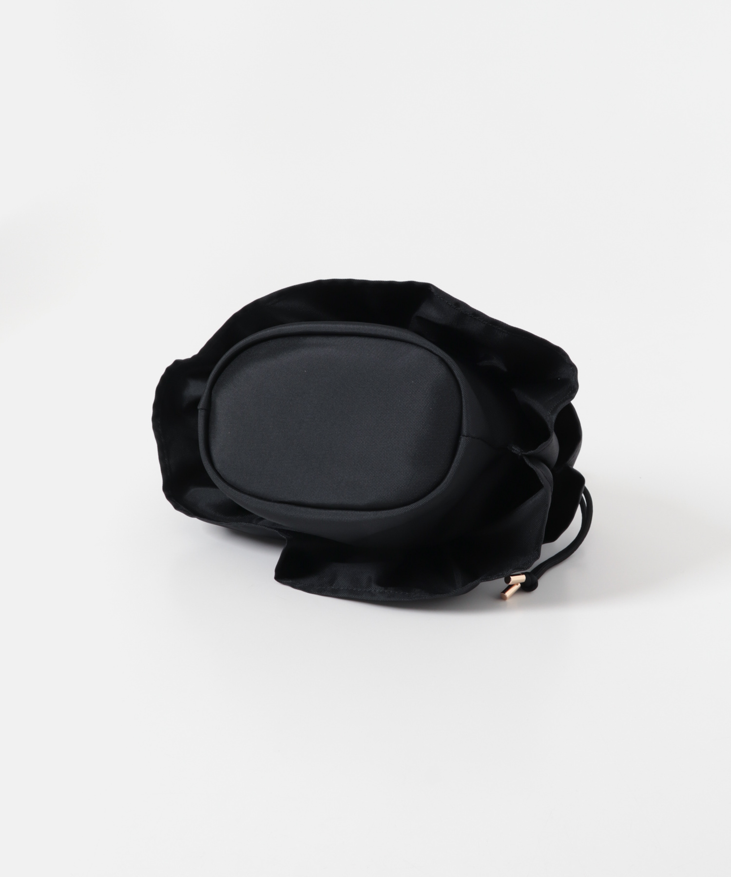 軽量フリルキンチャクバッグ BLACK one