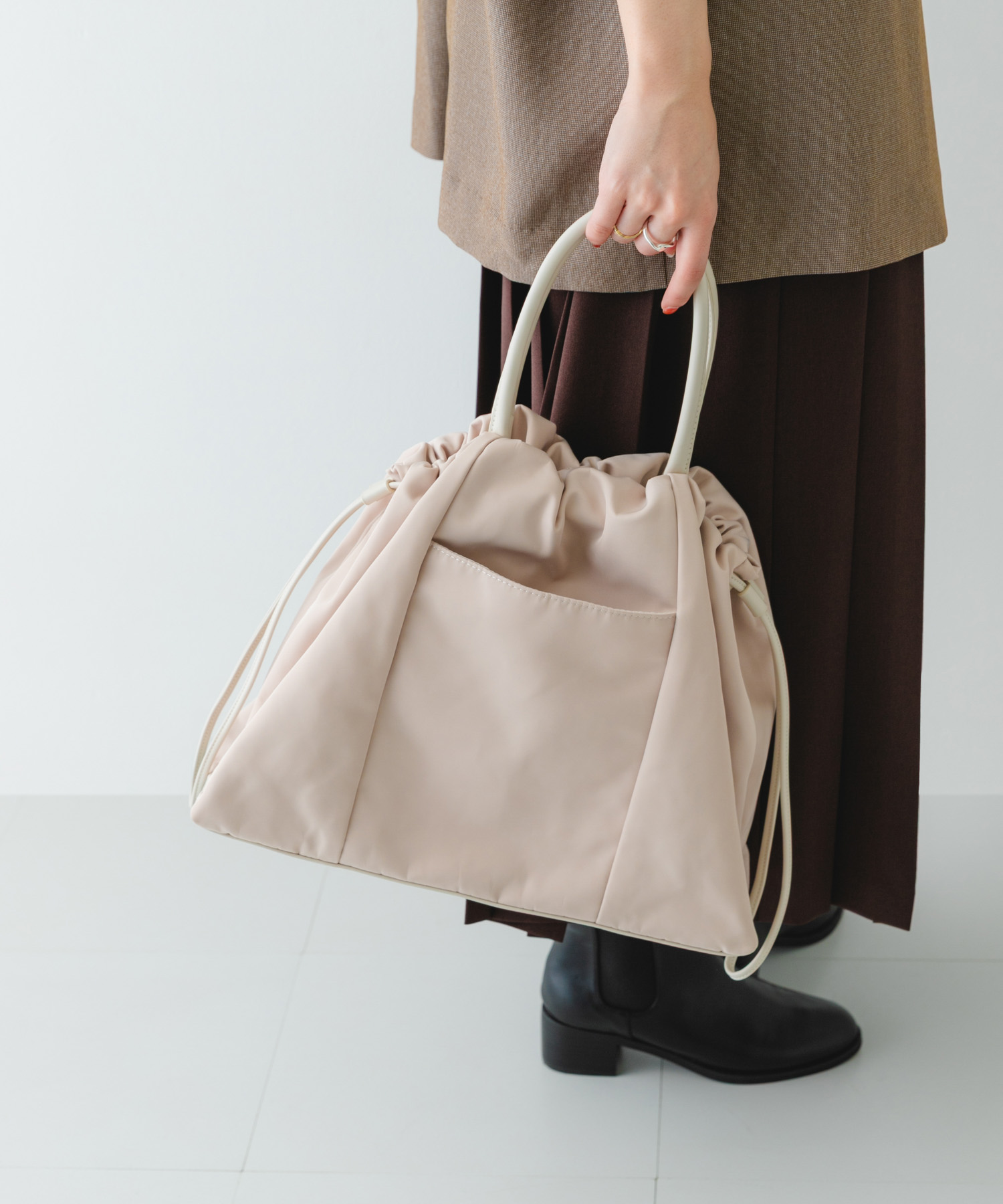 ショルダー付撥水キンチャクバッグ IVORY one