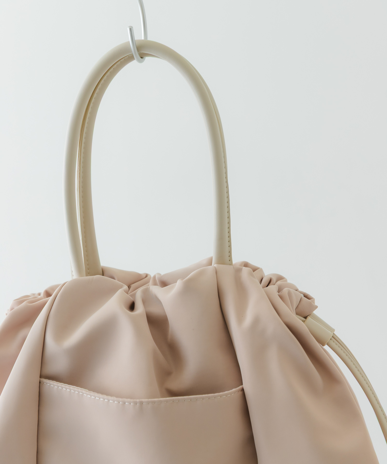 ショルダー付撥水キンチャクバッグ IVORY one